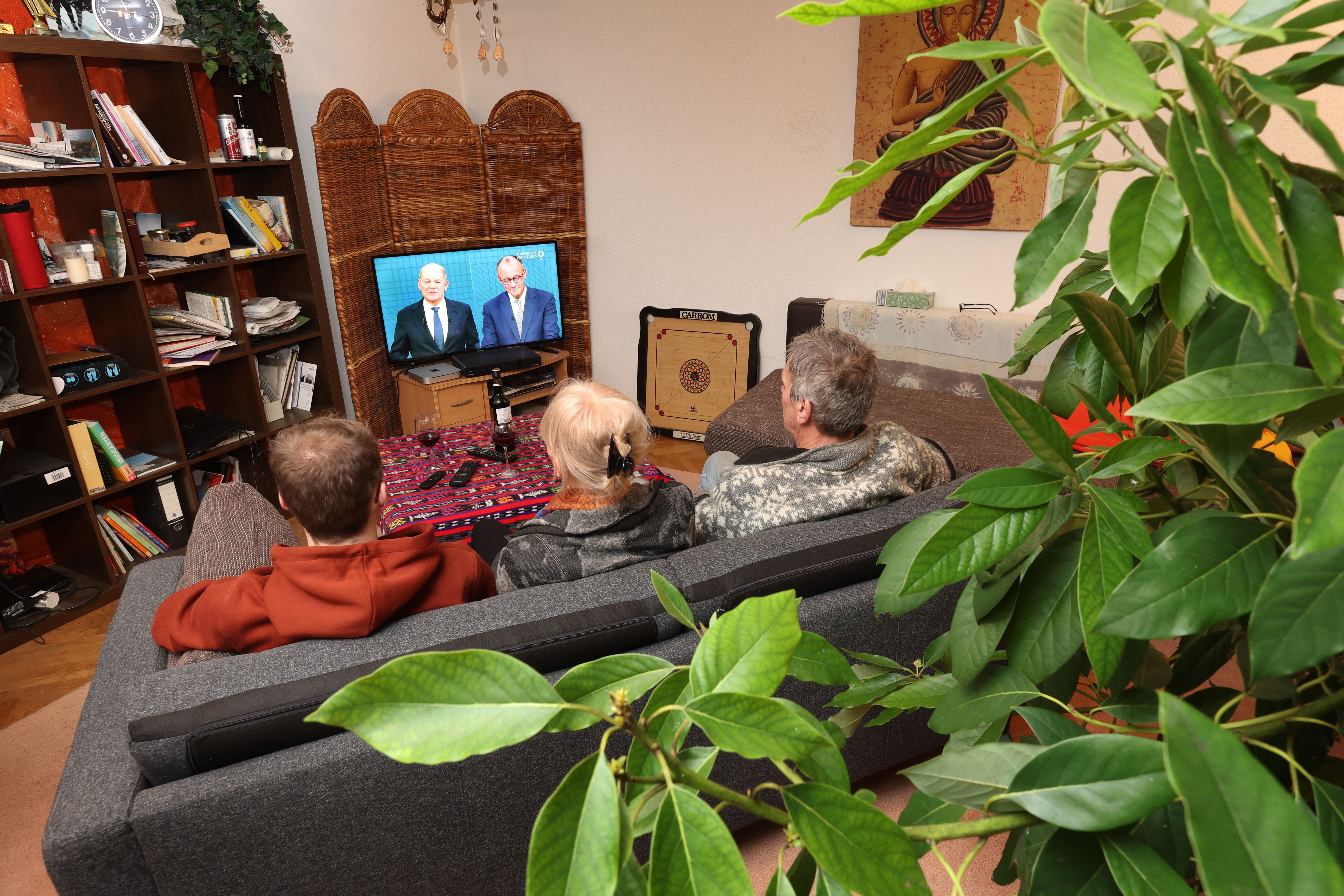 TV-Duell gegen „Ich bin ein Star – holt mich hier raus!“:  Scholz und Merz im Quoten-Vergleich zum Dschungel