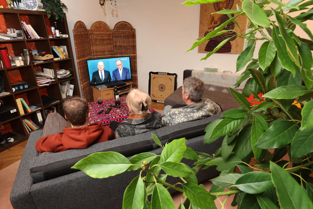 Das eigentliche TV-Duell: So viele Menschen schauten am Sonntagabend Scholz gegen Merz und den Dschungel