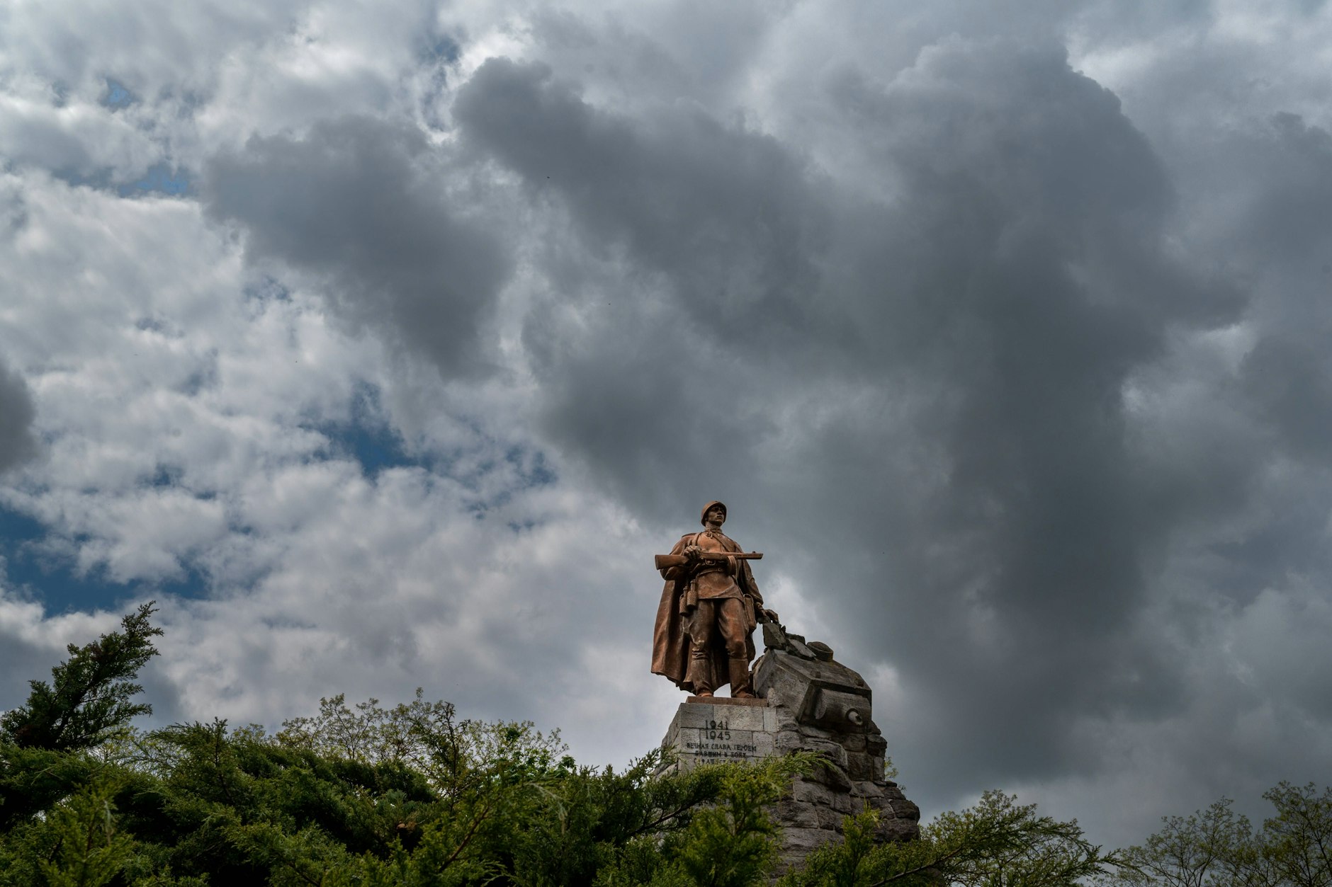 Sowjetisches Ehrenmal auf den Seelower Höhen. Die Schlacht um die Seelower Höhen eröffnete im April 1945 die Schlacht der Roten Armee um Berlin am Ende des Zweiten Weltkrieges. Der auch als Schlacht an der Oder bezeichnete Großkampf bedeutete das Ende der deutschen Ostfront.
