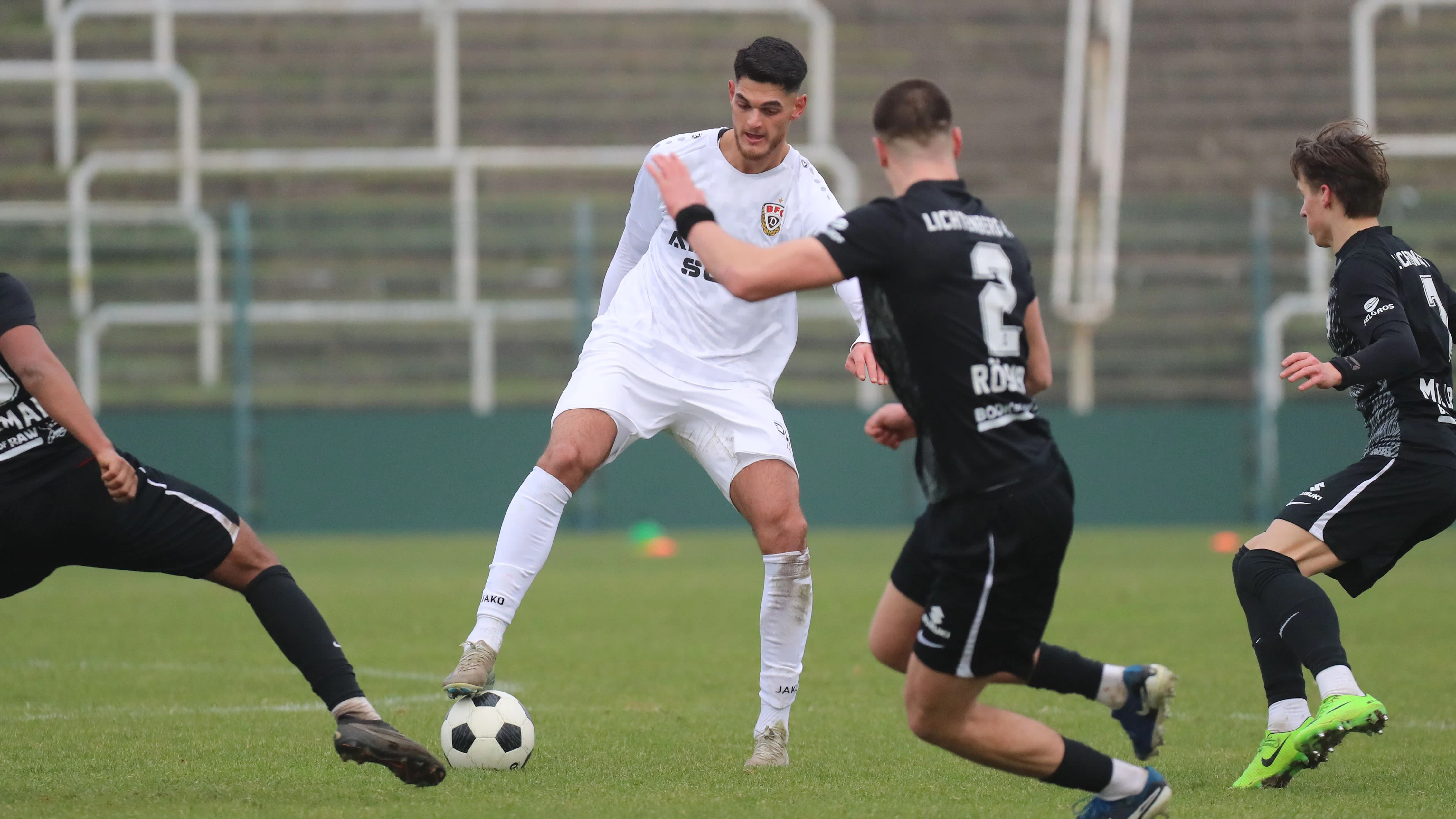 Im Testspiel gegen Lichtenberg 47 war Fatih Baca (M.) im BFC-Trikot im Stadion im Sportforum dabei, jetzt will er das auch unbedingt in einem Pflichtspiel sein.