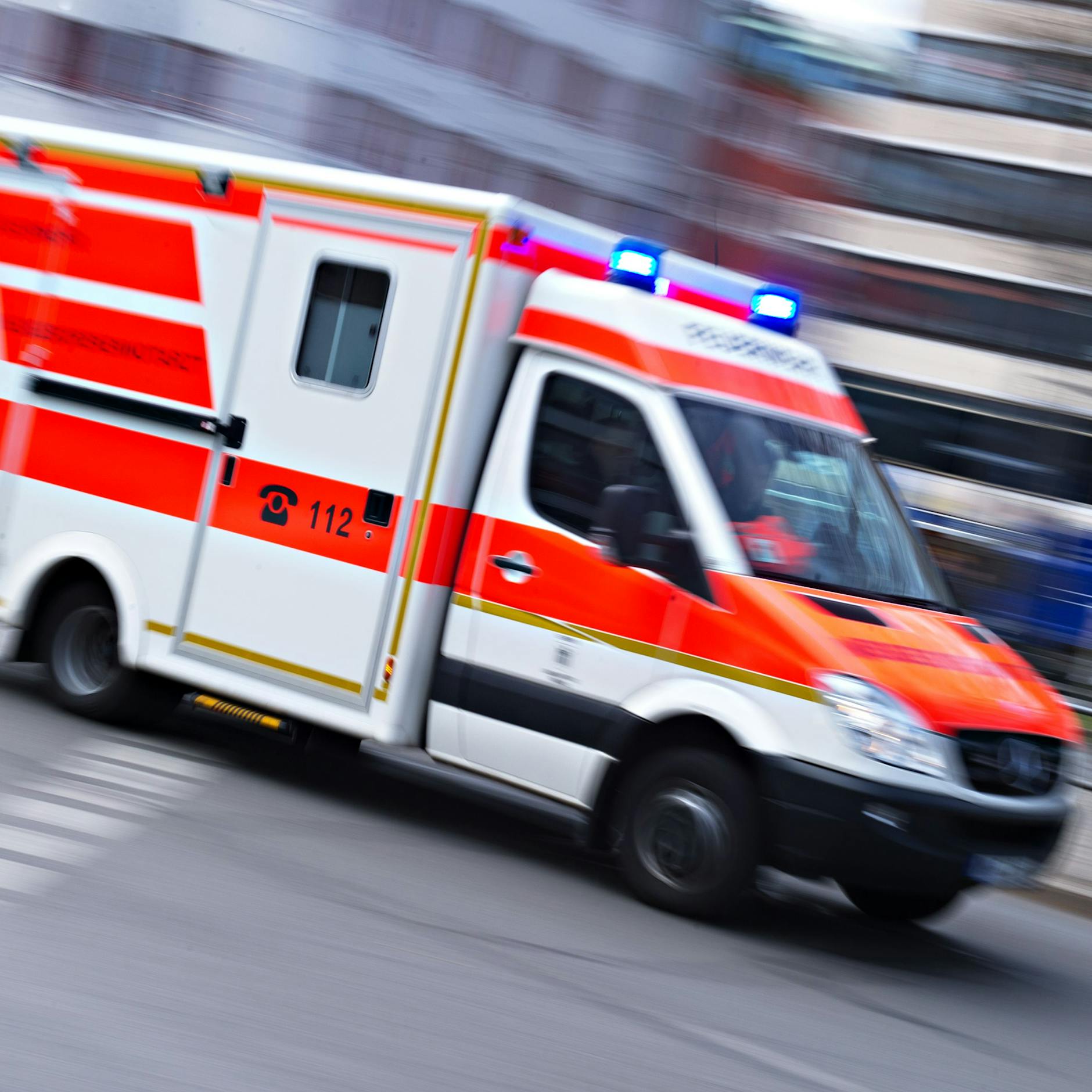 Betrunkenes Paar kapert Rettungswagen – und macht Selfies