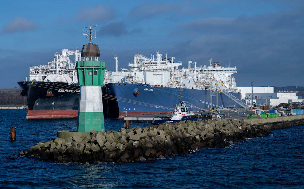 Operatör LNG gemisinde Rügen'den çıkıyor