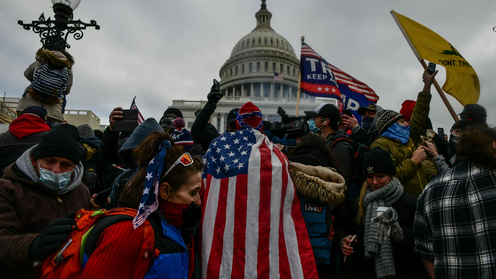 Am 6. Januar 2021 stürmte ein wütender Pro-Trump-Mob das Capitol in Washington D.C.