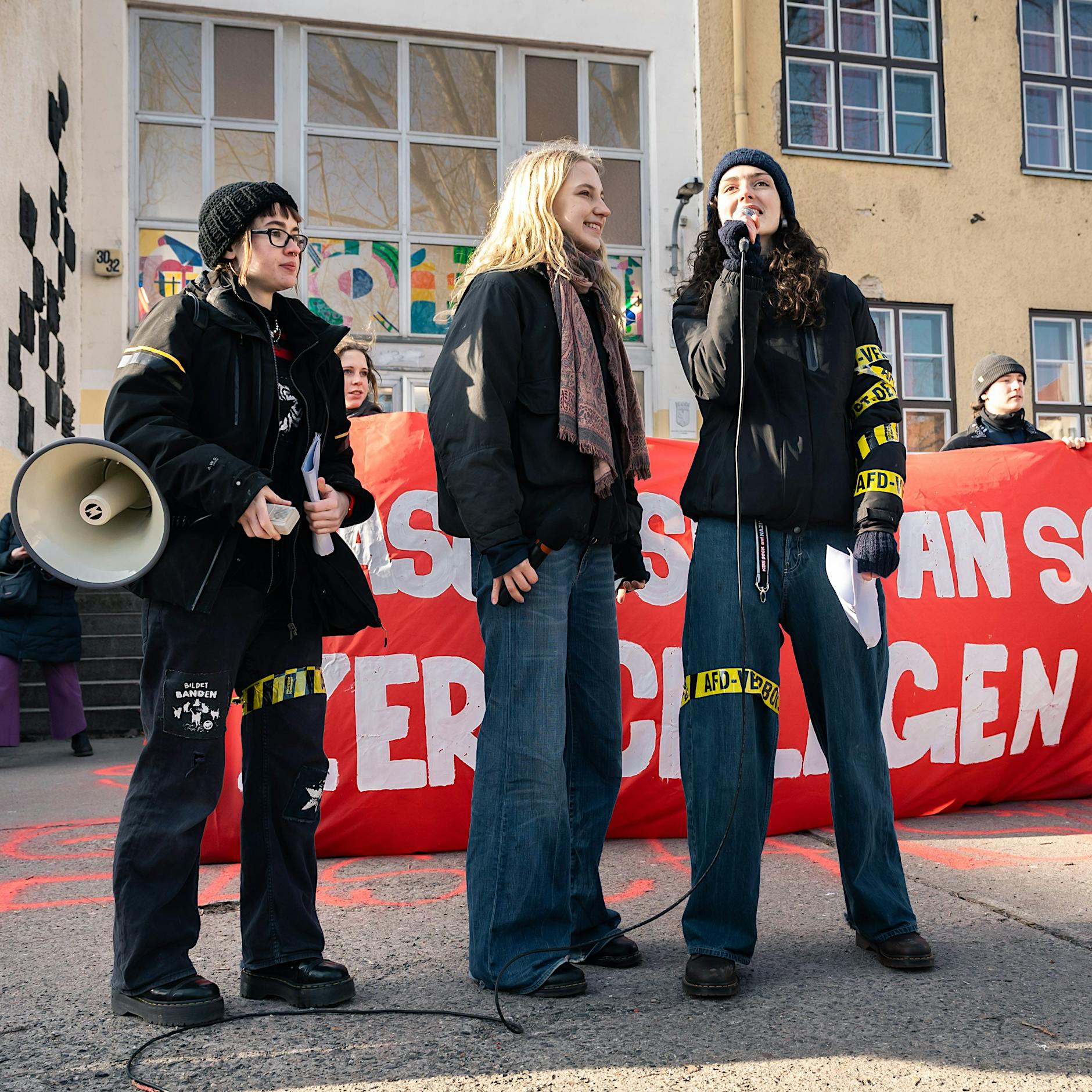 „Storch verpi... dich, niemand vermisst dich!“ Schüler in Lichtenberg demonstrieren gegen AfD-Politikerin Beatrix von Storch