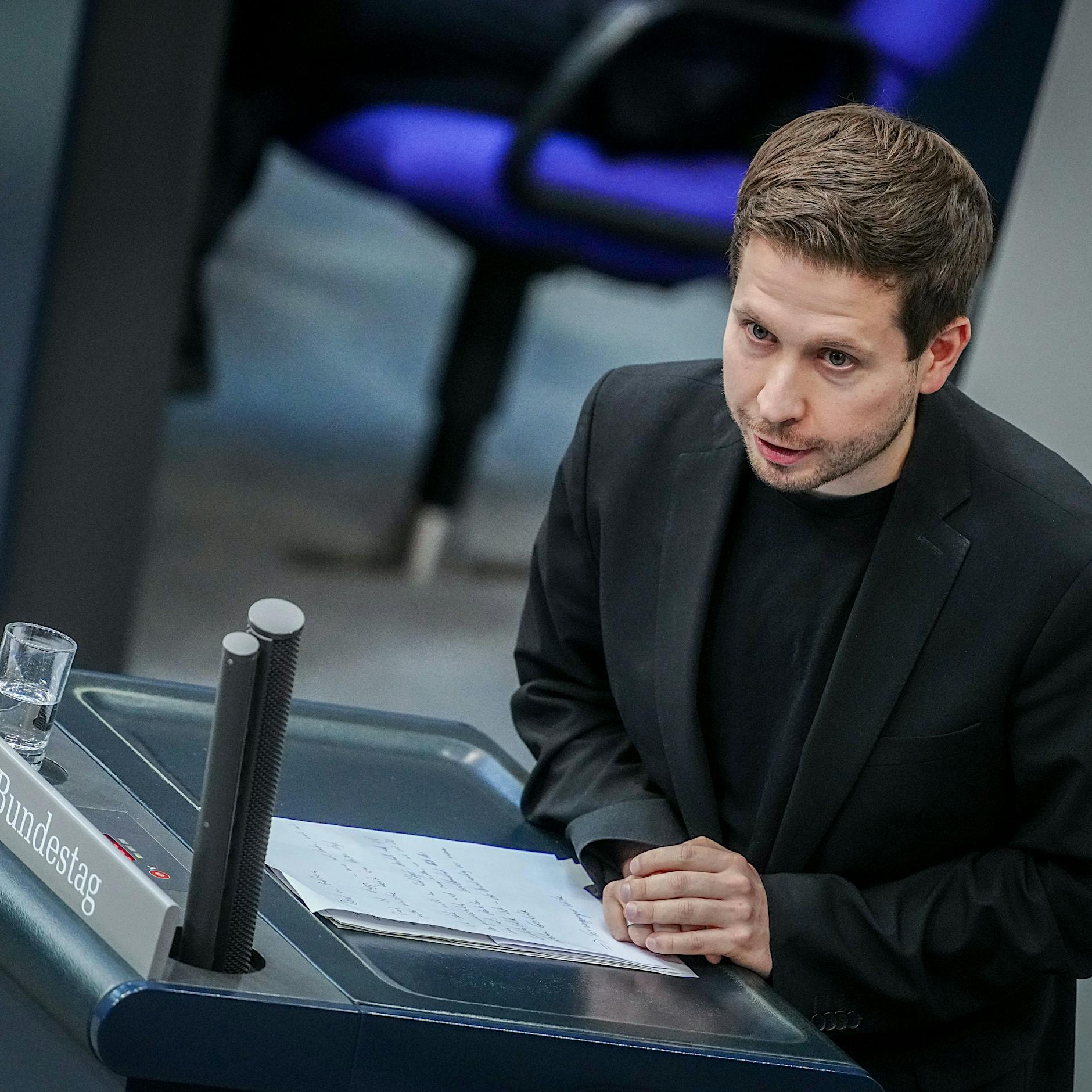 Kühnerts letzte Rede im Bundestag: Aussage über Rücktritt irritiert – war es doch nicht nur die Gesundheit?