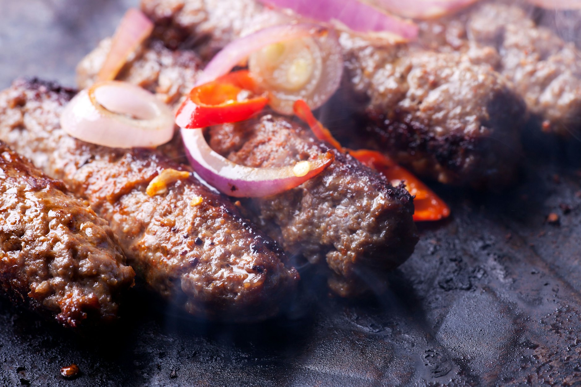 Saftig und gleichzeitig knusprig gebraten: So sehen leckere Kebaptscheta aus.