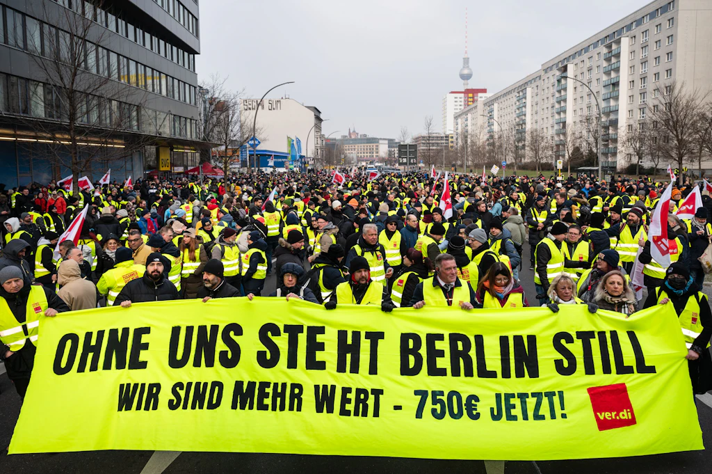 Mehr Lohn oder mehr Streik in Berlin? Montag fällt Entscheidung bei der BVG
