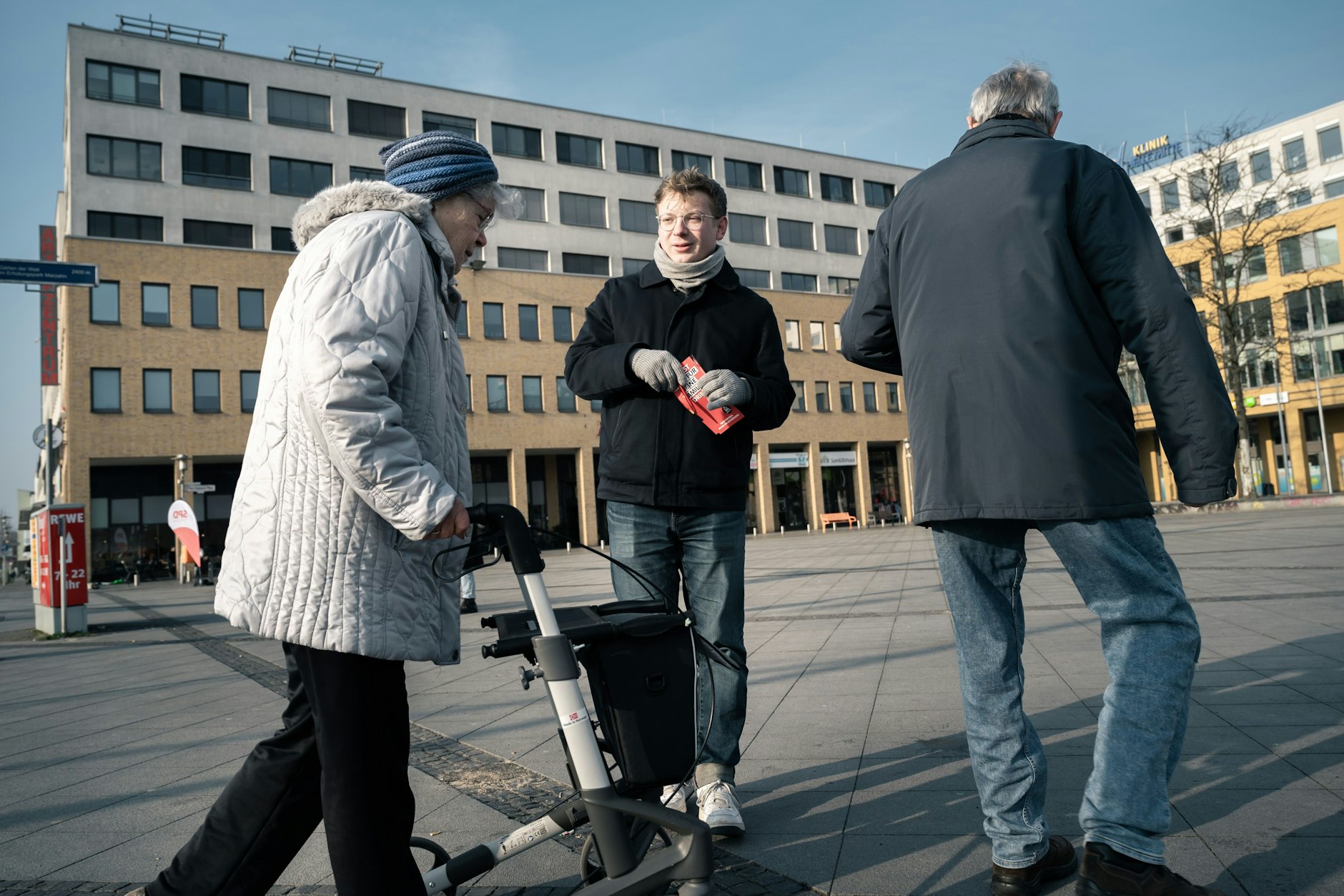 Wahlkampf in Marzahn-Hellersdorf: SPD-Direktkandidat Ben Schneider kämpft zwei Wochen vor der Bundestagswahl um jede Stimme.