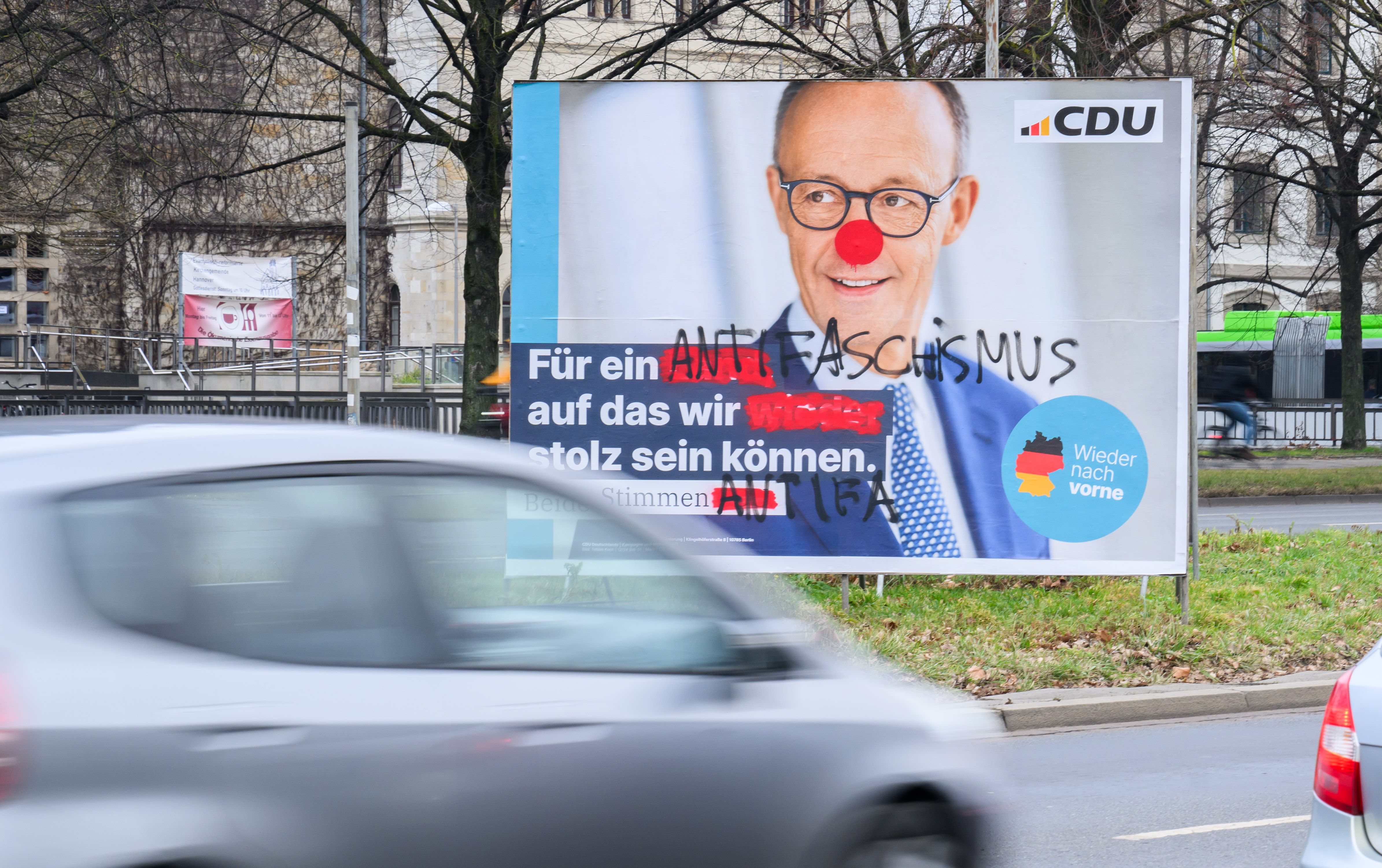 Wahlkampf der Gewalt: Immer mehr Angriffe auf Wahlhelfer und Plakate