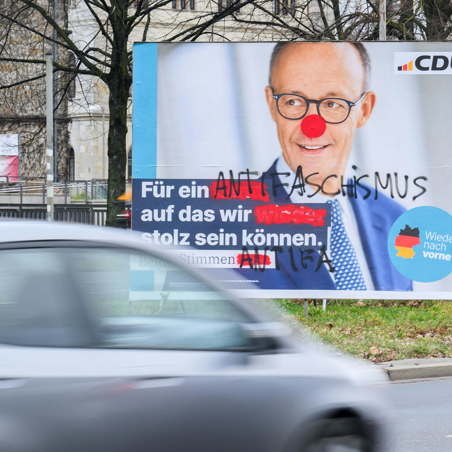 Wahlkampf der Gewalt: Immer mehr Angriffe auf Wahlhelfer und Plakate