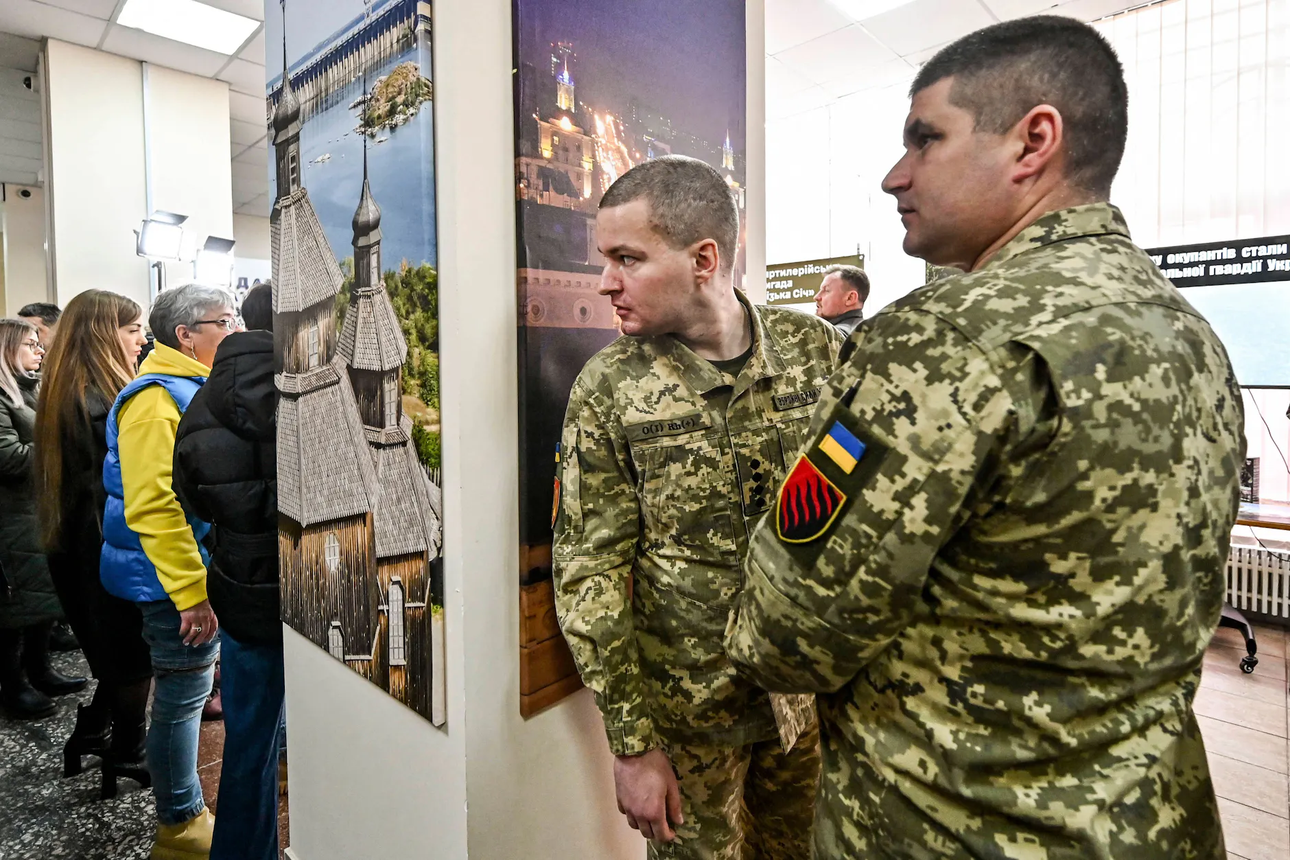 Die ukrainische Armee hat große Probleme, Rekruten für den Dienst an der Waffe zu finden. Immer wieder kommt es in dem kriegsgebeutelten Land zu Gewaltszenen zwischen Passanten und Militärs.