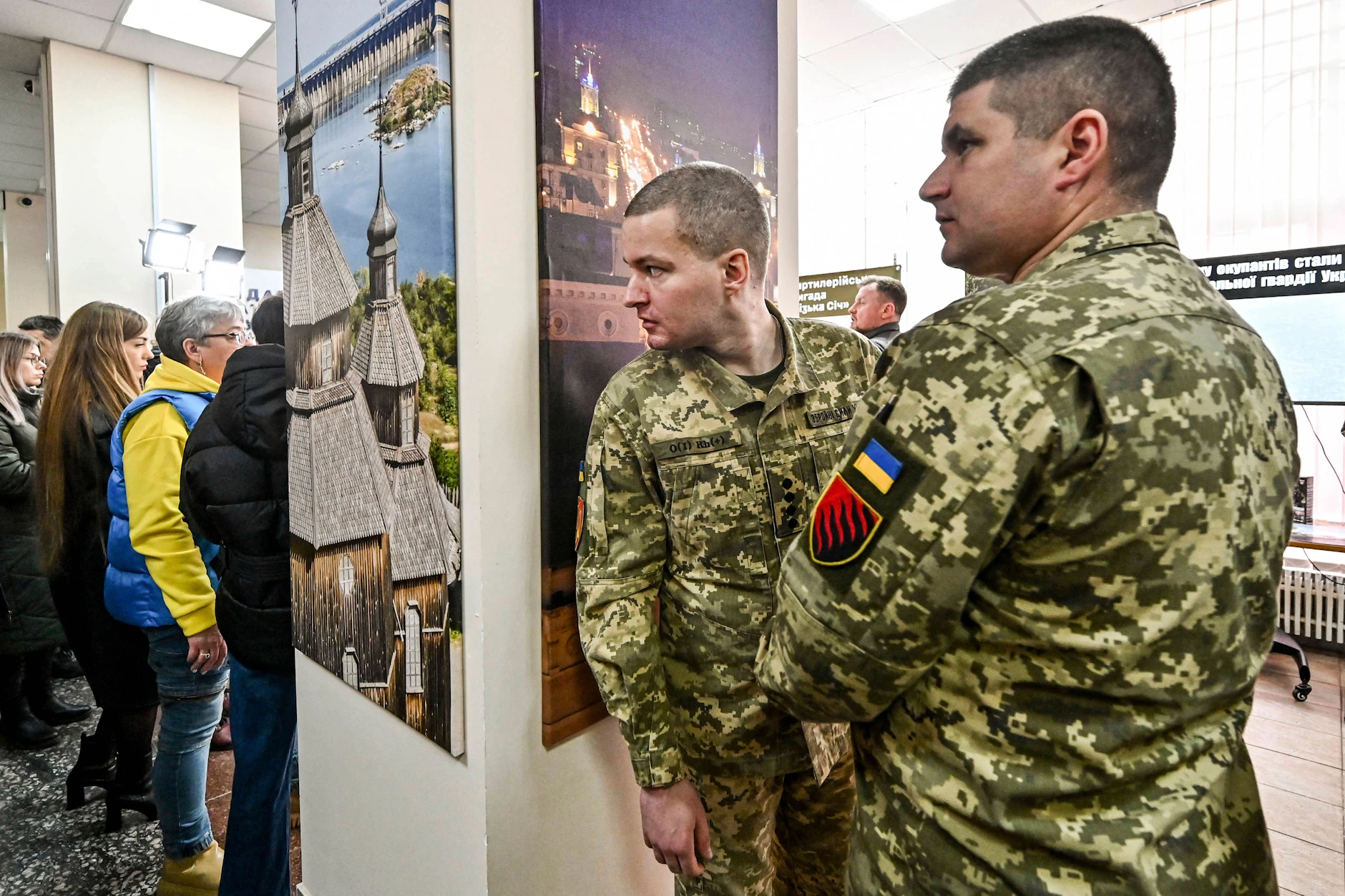 Die ukrainische Armee hat große Probleme, Rekruten für den Dienst an der Waffe zu finden. Immer wieder kommt es in dem kriegsgebeutelten Land zu Gewaltszenen zwischen Passanten und Militärs.