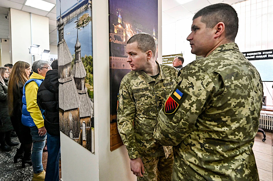 Die ukrainische Armee hat große Probleme, Rekruten für den Dienst an der Waffe zu finden. Immer wieder kommt es in dem kriegsgebeutelten Land zu Gewaltszenen zwischen Passanten und Militärs.