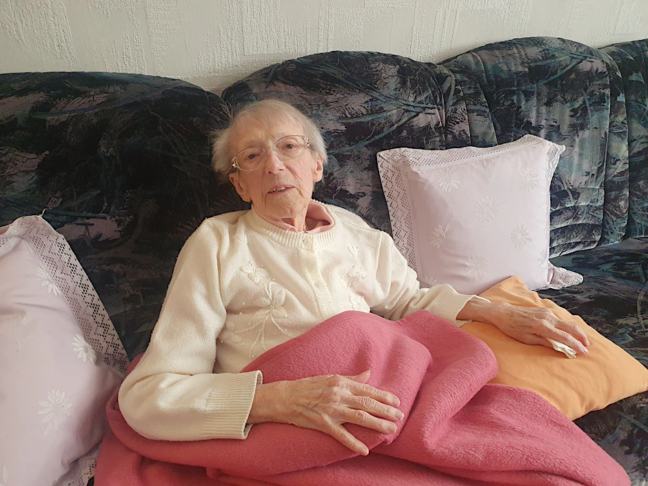 Ursula Patenge (96) wartet auf die Bewilligung ihres Antrags zur Hilfe zur Pflege. Das kann beim Sozialamt Pankow mitunter Jahre dauern.