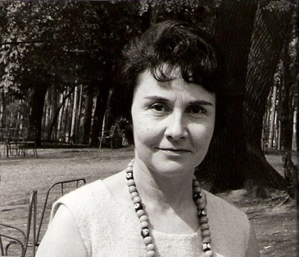 Anna Langfus tarafından “Kumdan Yapılan Bagaj”