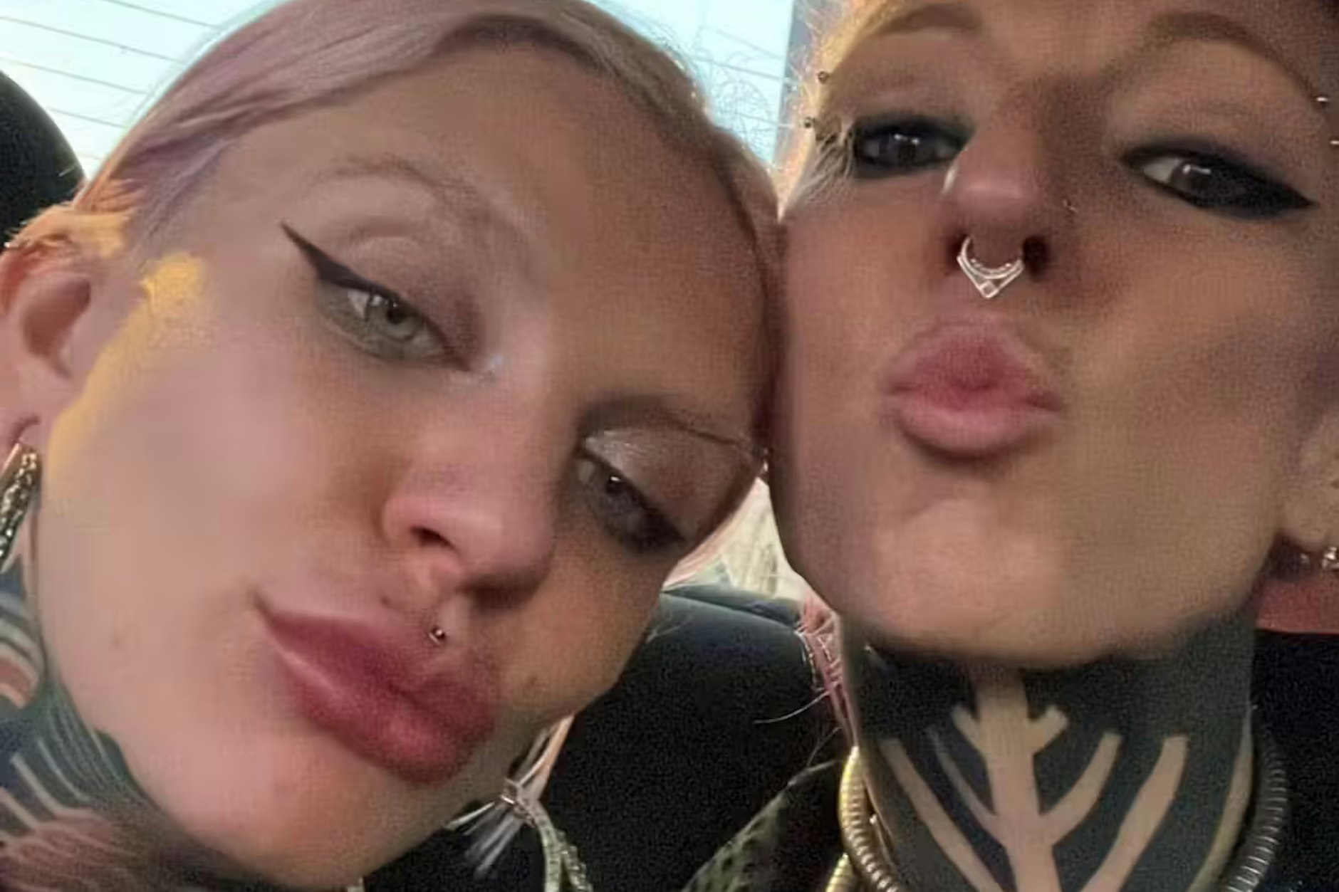 Die Berlinerin Jessica (l.) und ihre Freundin Amelia Nikita. Beide sind Tattoo-Künstlerinnen.