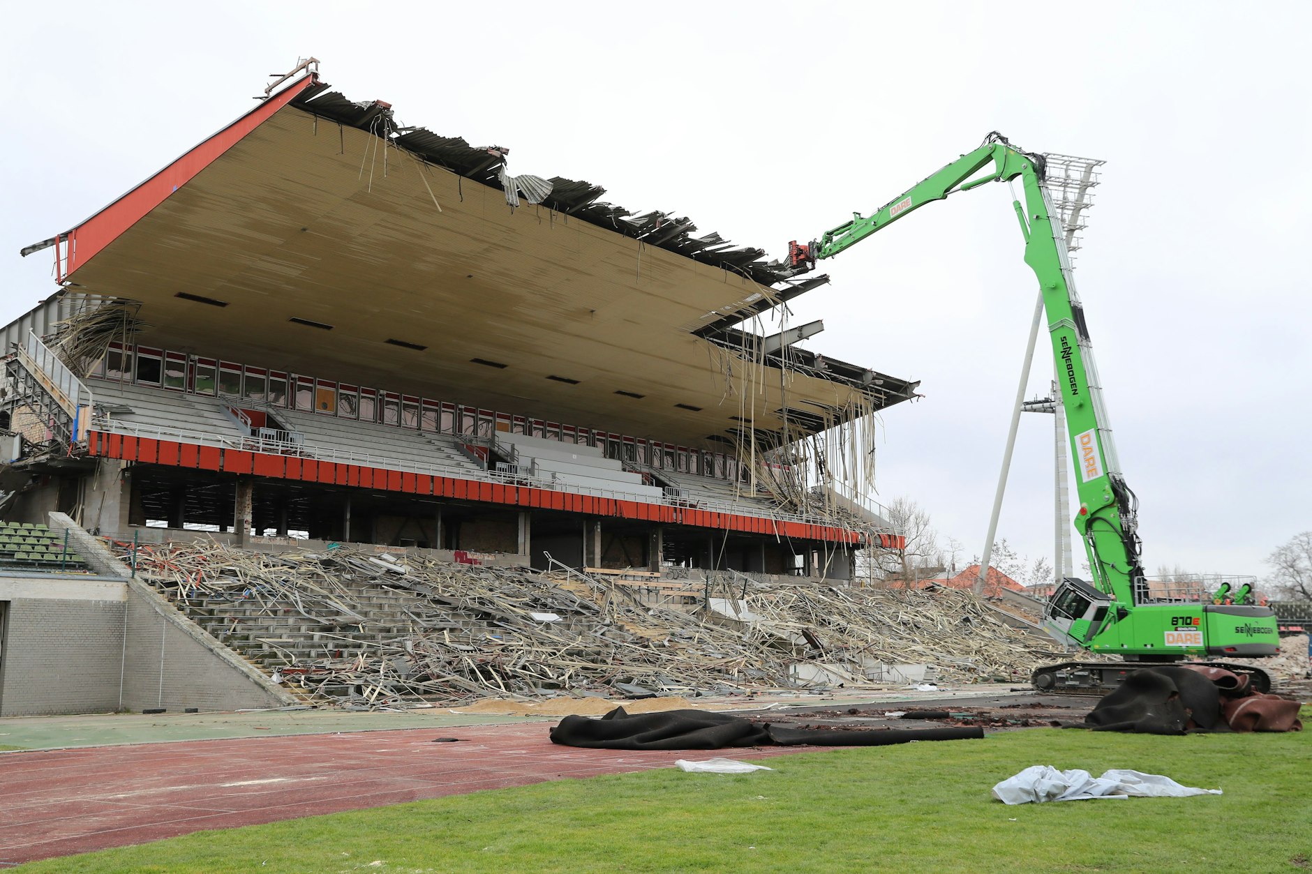 Beim Abriss des Jahnstadions in Berlin-Prenzlauer Berg wurde jetzt Asbest entdeckt.