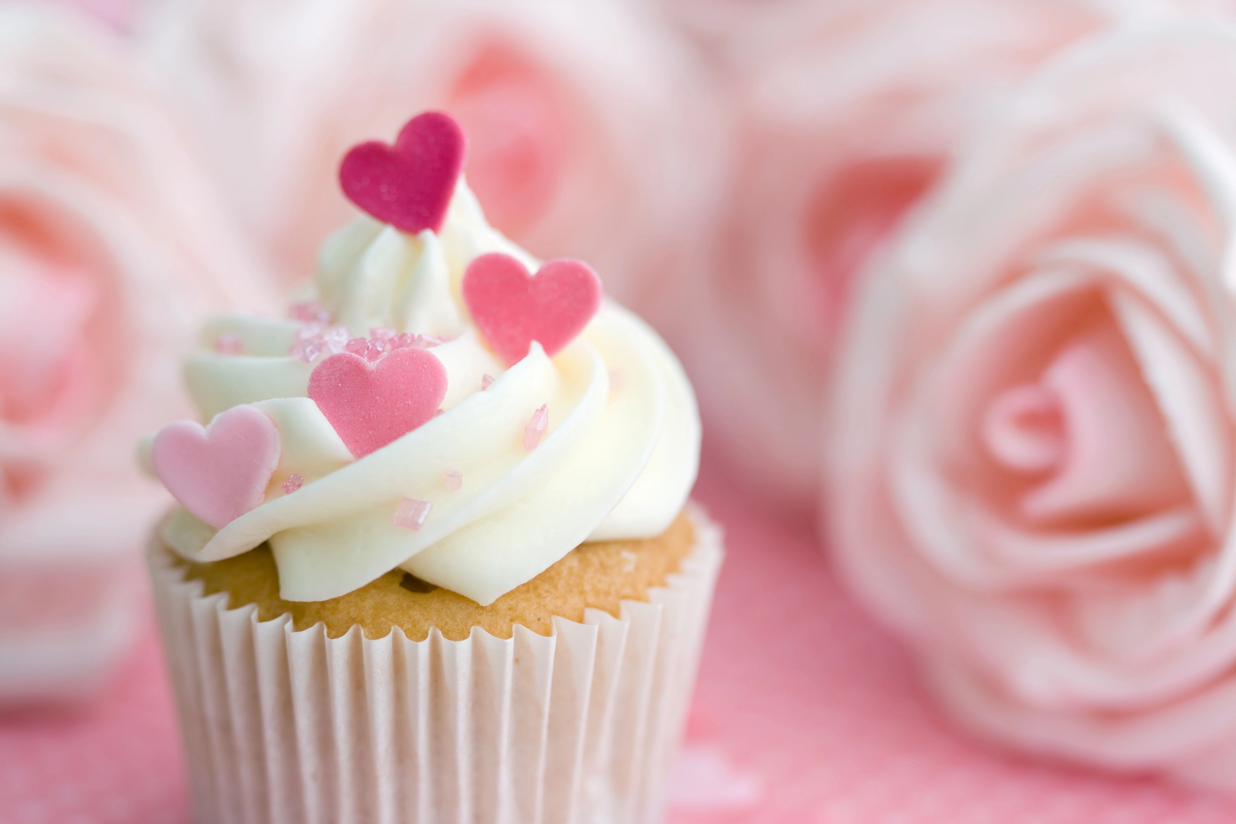 Rezept zum Valentinstag: Saftige Himbeer-Muffins mit Herz-Topping