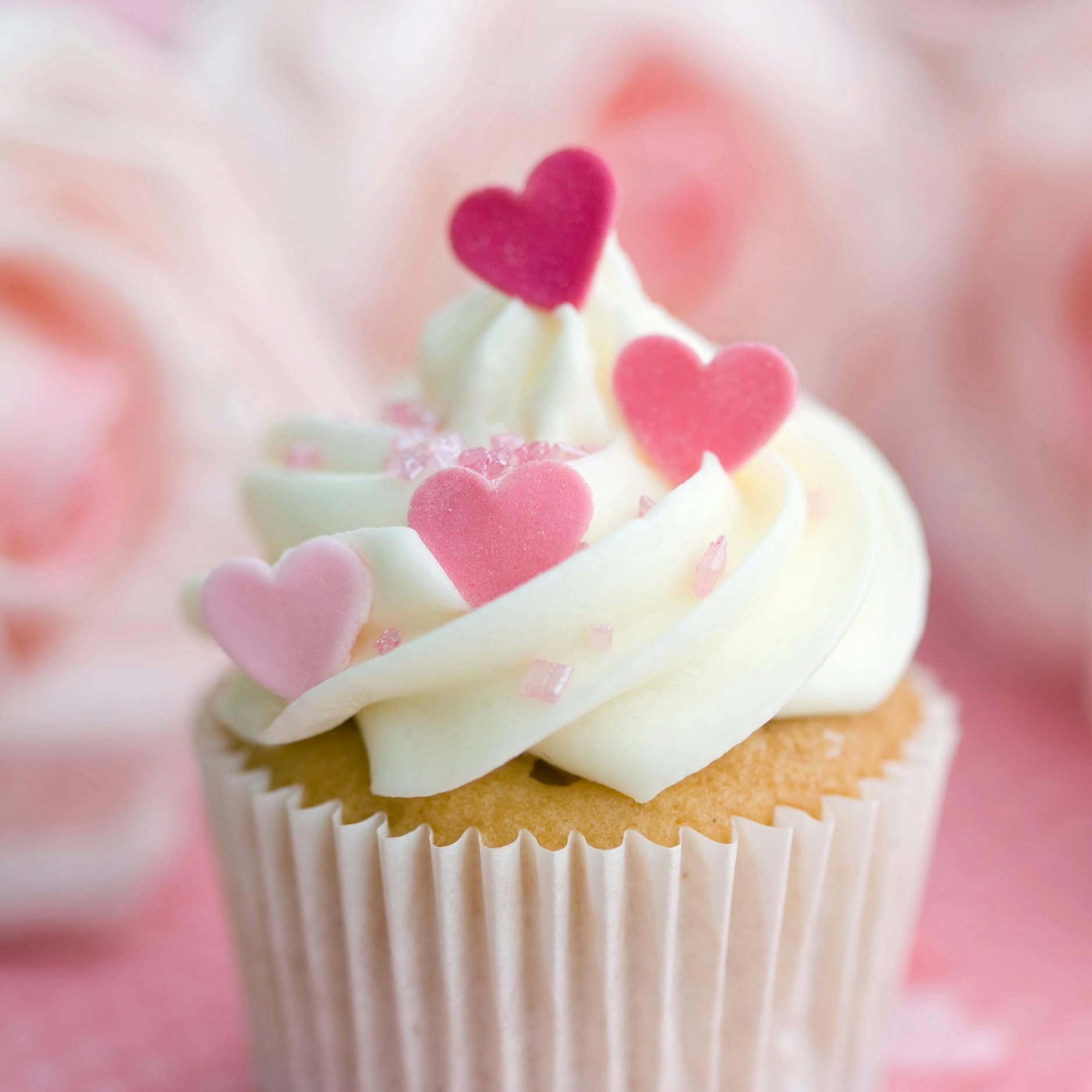 Rezept zum Valentinstag: Saftige Himbeer-Muffins mit Herz-Topping