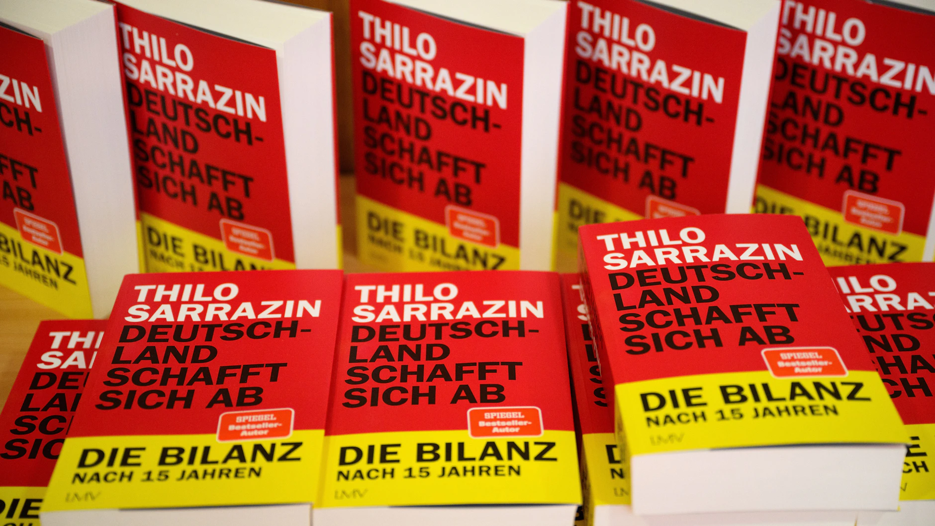 Auch nach 15 Jahren sind drängende Themen aus dem Buch „Deutschland schafft sich ab“ wie gute Bildung, Migration und Demografie nicht gelöst.