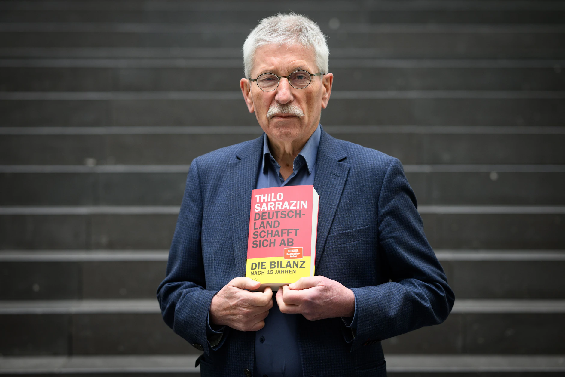 Thilo Sarrazin stellt im Haus der Bundespressekonferenz anlässlich seines 80. Geburtstags das Buch „Deutschland schafft sich ab. Die Bilanz“ vor.