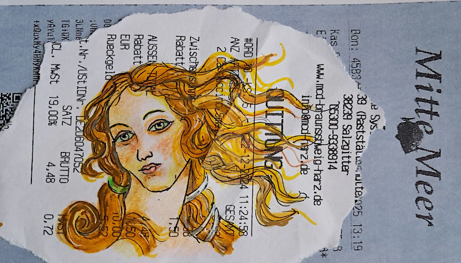 Blonde Locken, melancholischer Blick. Entsteigt hier eine Meerjungefrau mitten aus dem Meer?