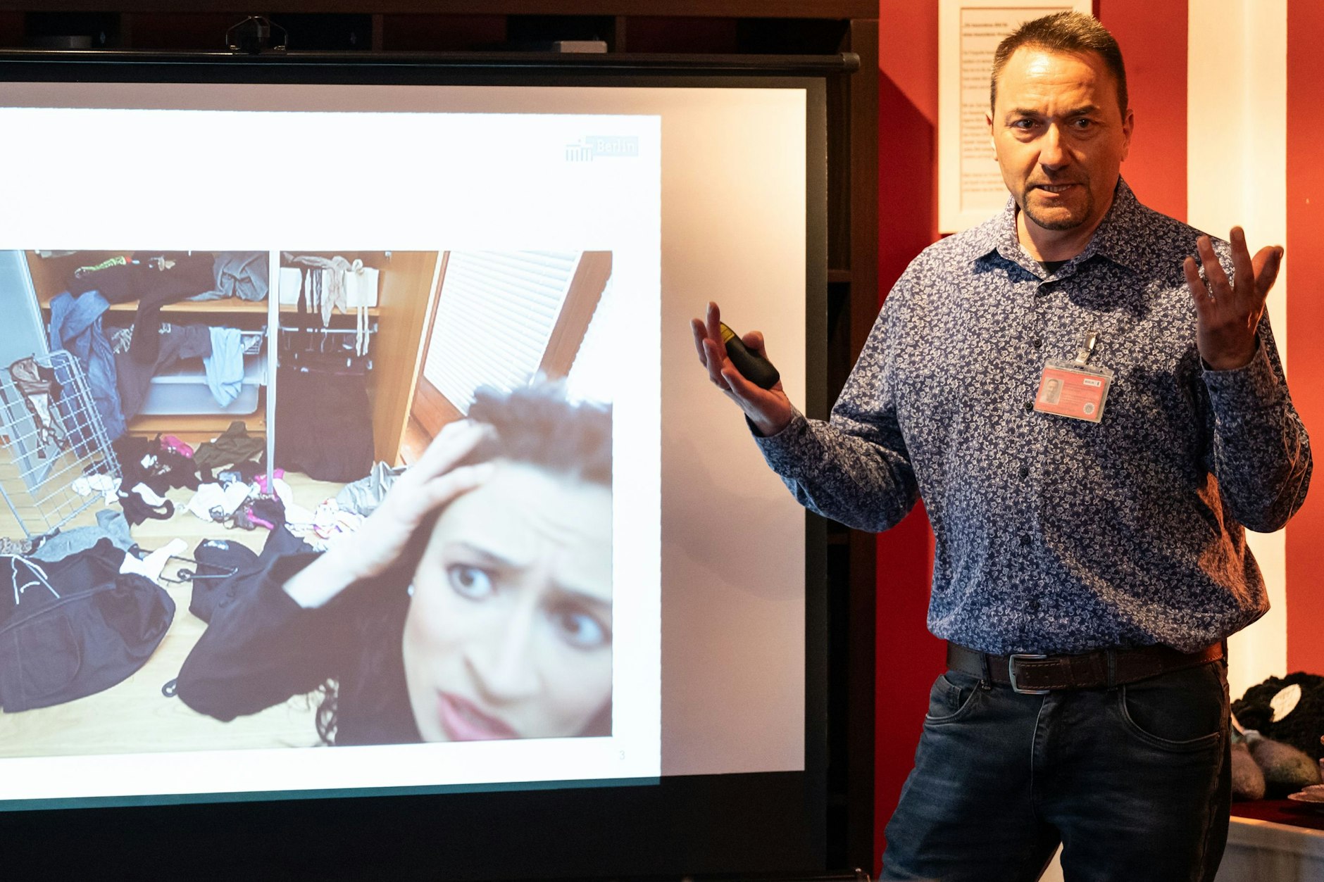 „Das kann Ihnen nicht mehr passieren“: Kriminalhauptkommissar Olaf Lademacher im Café Kunst und Krümel.