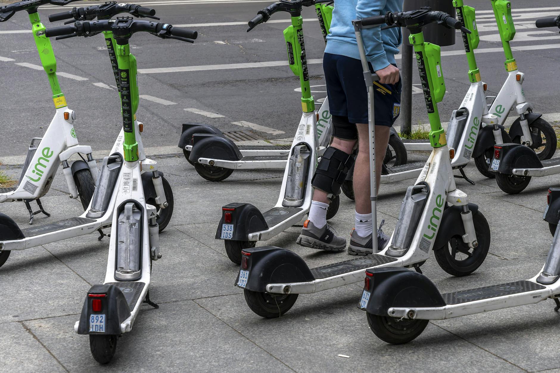 Sorgen immer wieder für Streit: E-Scooter in Berlin.