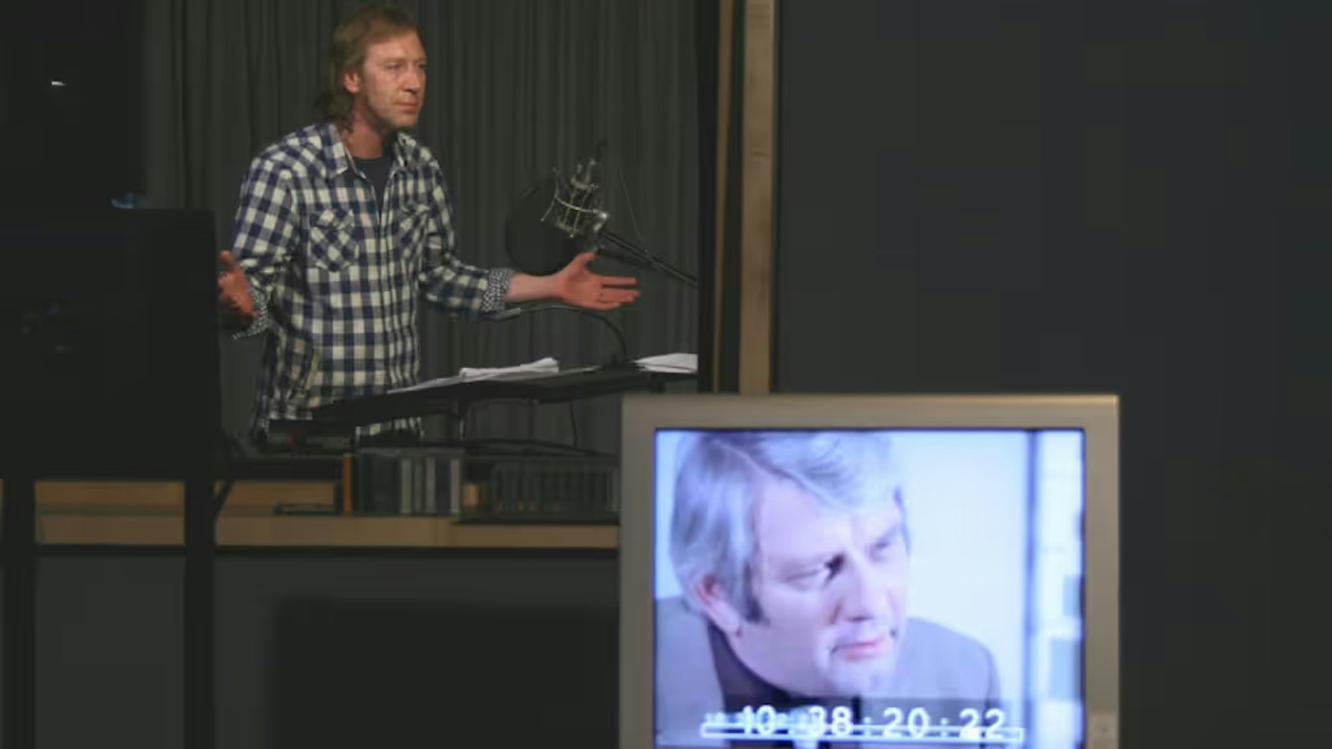 In der rekonstruierten Fassung der „Polizeiruf 110“-Folge „Im Alter von&nbsp; ...“ lieh Oliver Stritzel dem Darsteller Peter Borgelt (†1994) seine Stimme.