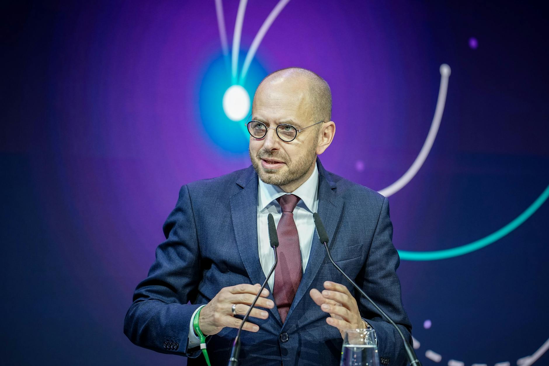 Christian Bruch, Vorstandsvorsitzender von Siemens Energy, spricht bei der Eröffnung einer Elektrolyseur-Fertigung von Siemens Energy.