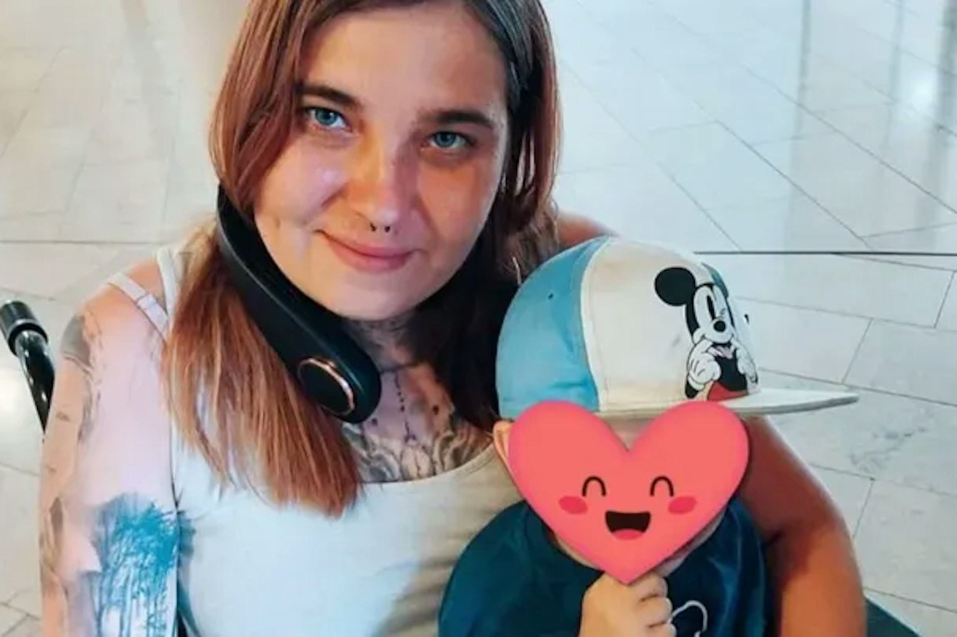 Janine mit ihrem jüngsten Sohn.