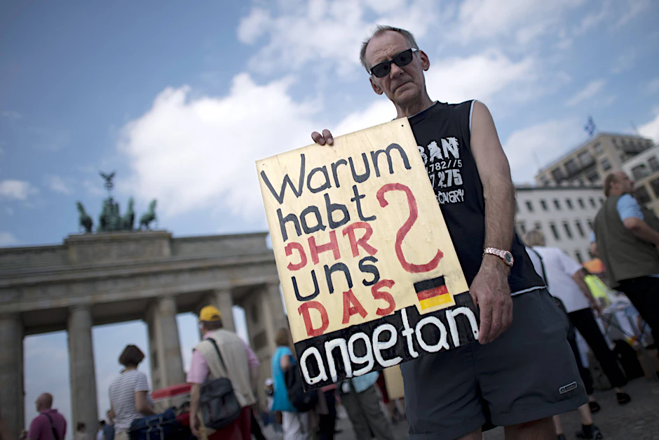 SED-Opfer bekommen ab Juli höhere Rente - (Archivfoto von einer Demo gegen das DDR-Unrecht, fotografiert am 02.08.2014)