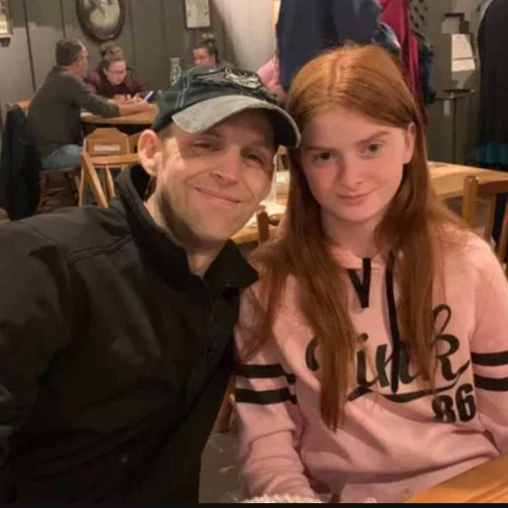 Trinity Shockley mit ihrem Vater Tim. Er ist langjähriger Veteranen des US-Militärs und besaß die Tatwaffe.