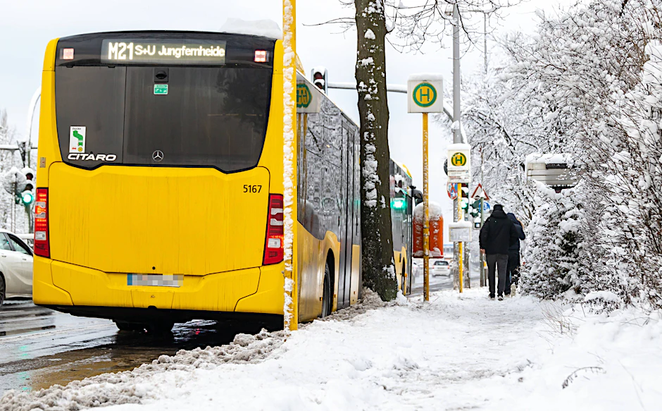 Fahrgäste mussten bei einer Busfahrt selbst anpacken.