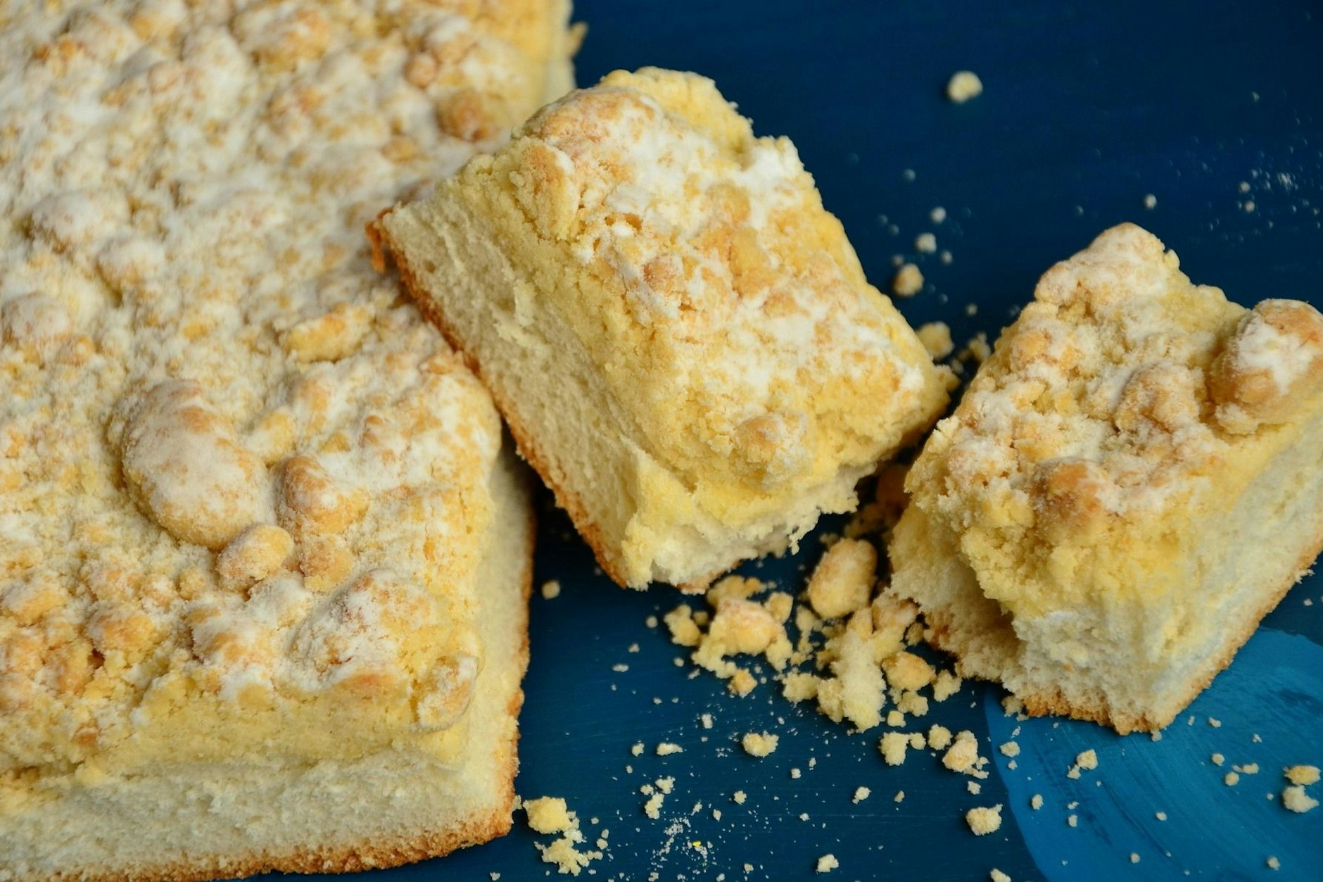 Der 250er-Kuchen aus Thüringen ist sehr schnell gemacht - und vermutlich einer der einfachsten Streuselkuchen, die es gibt. Das Rezept lohnt sich auf jeden Fall!