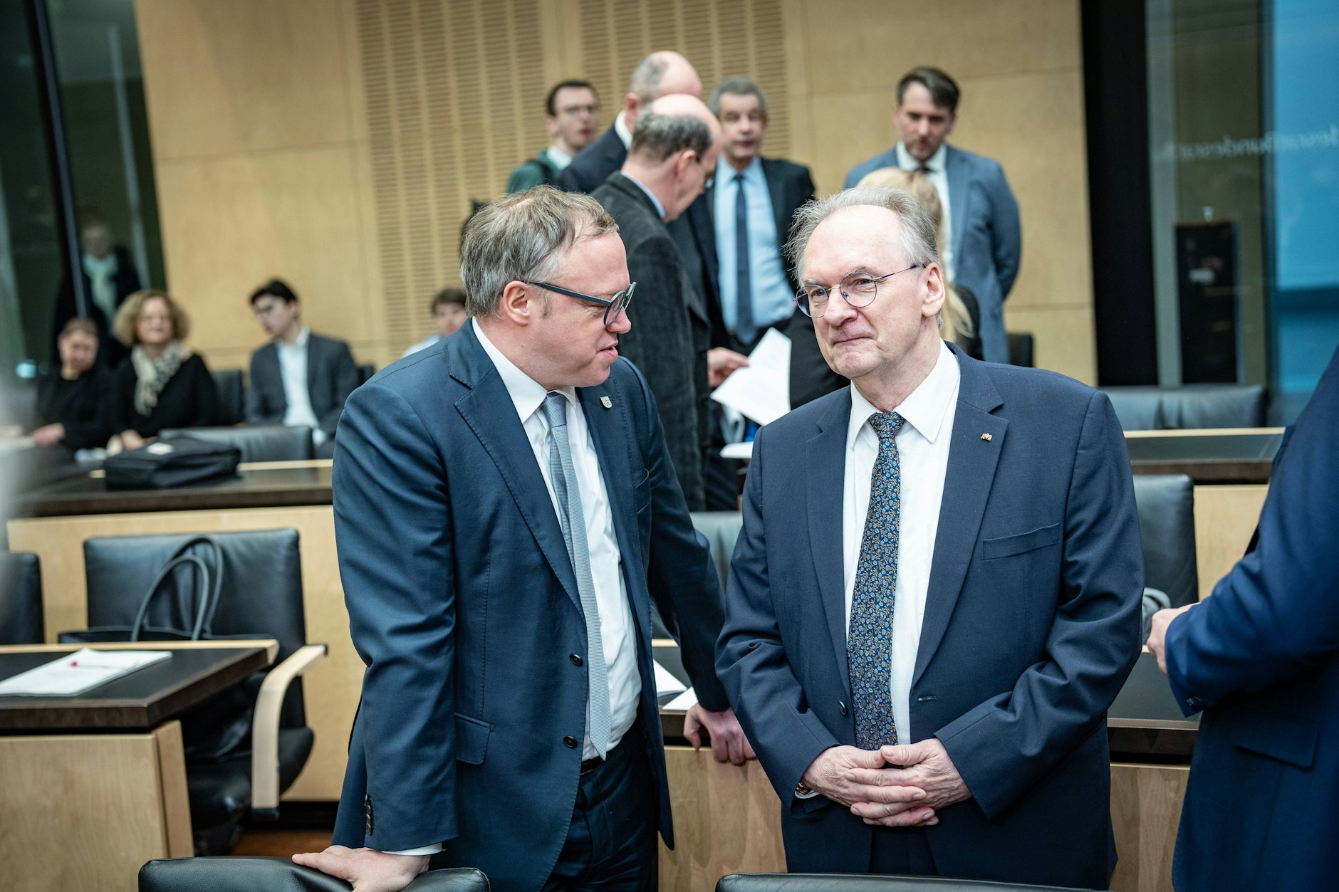 Mario Voigt (l.) und Reiner Haseloff, Ministerpräsidenten von Thüringen und Sachsen-Anhalt im Bundesrat