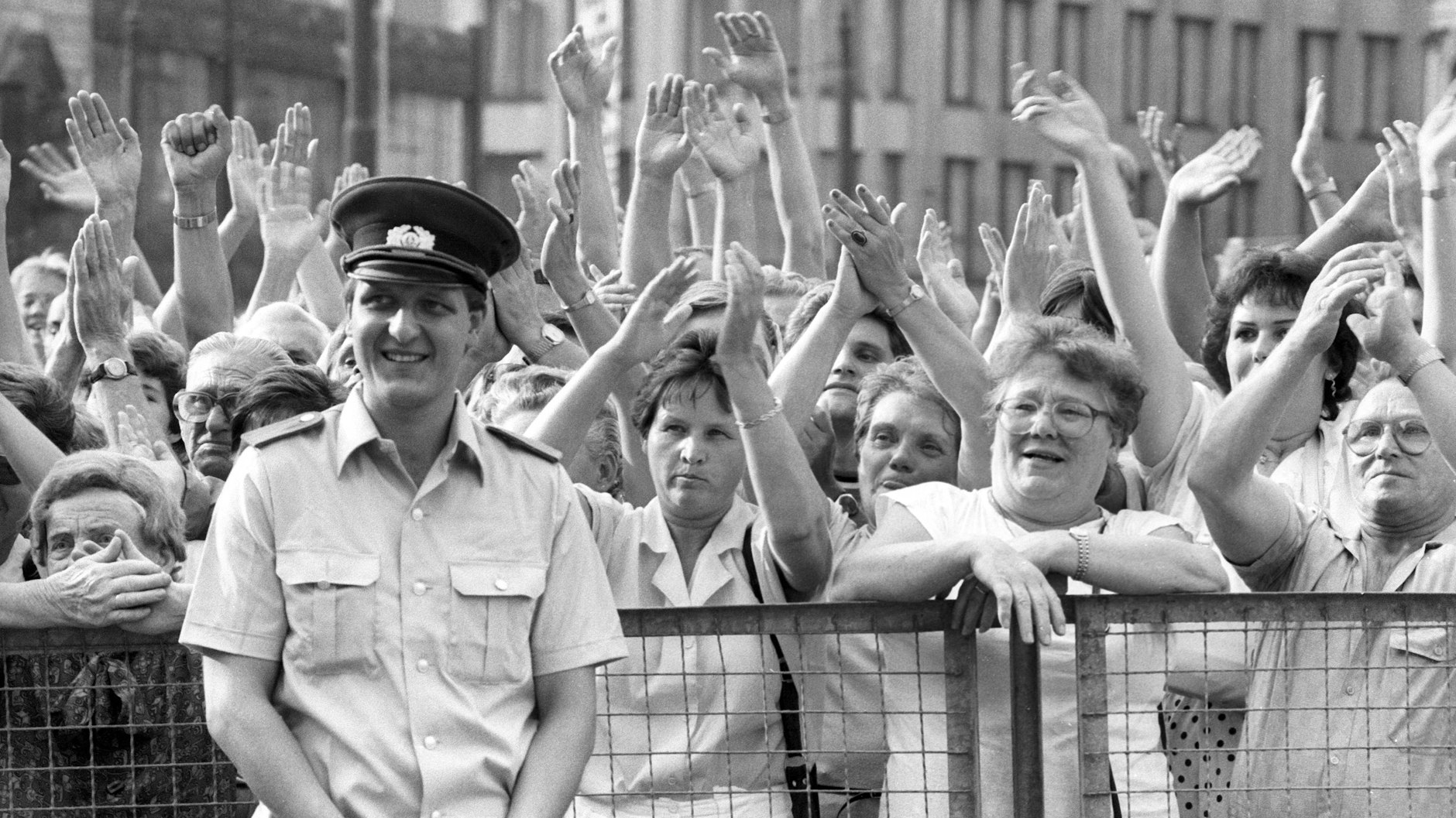 Auch Volkspolizisten werden in vielen Witzen aus der DDR ordentlich veräppelt.