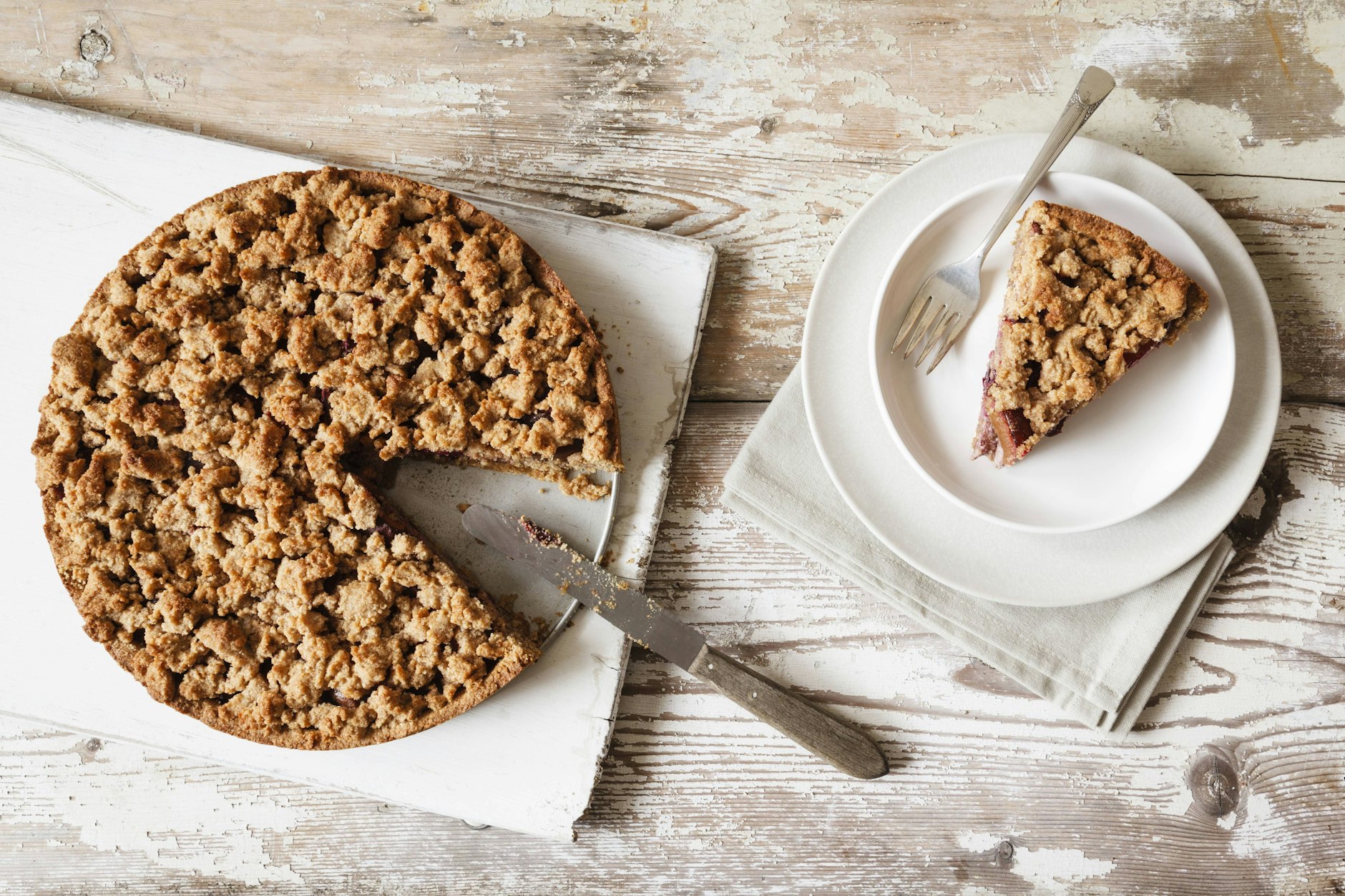 Streuselkuchen kann mit vielen unterschiedlichen Dingen gefüllt werden - unser heutiges Rezept dreht sich um Streuselkuchen mit Nutella.