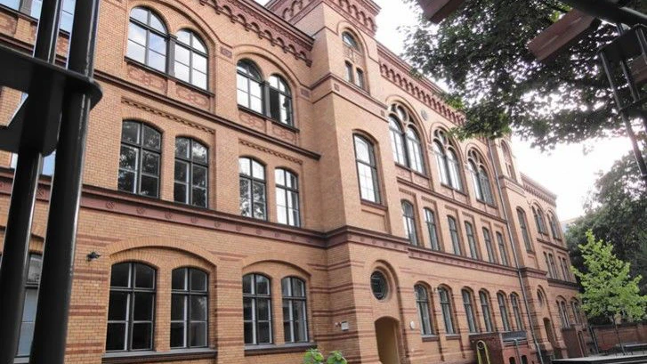 Am Musikgymnasium Carl Philipp Emanuel Bach kam es am Vormittag zu einem Polizeieinsatz.