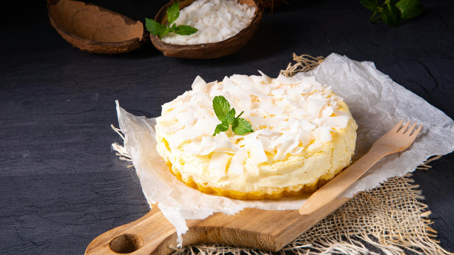 Die Clic-Torte kann mit den unterschiedlichsten Zutaten dekoriert werden - wählen Sie etwas aus, das zum Geschmack der Torte und dem jeweiligen Rezept passt.