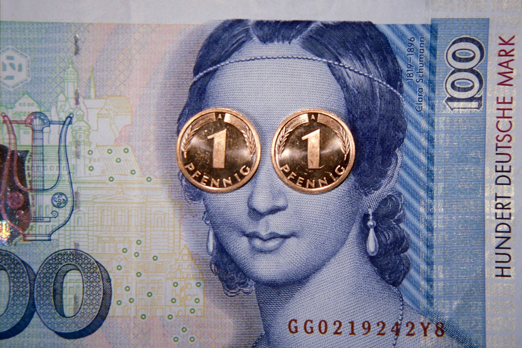 Irrer Fall: Paar findet 400.000 D-Mark – am Ende müssen sie blechen!