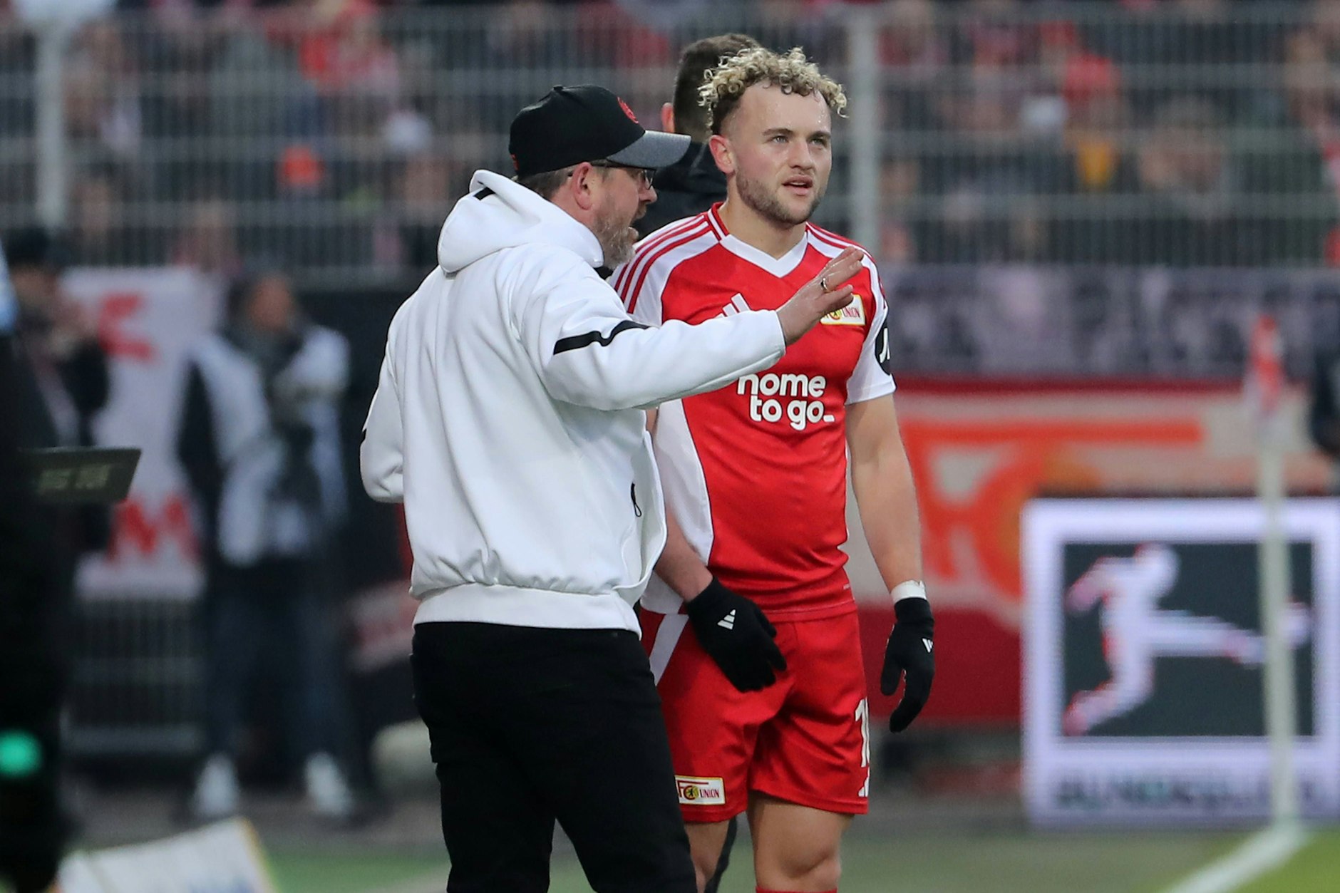 Union-Trainer Steffen Baumgart (53) verteilt regelmäßig Lob und Tadel für Benedict Hollerbach (23), der nach dem 1:2 gegen Gladbach mal wieder kein Blatt vor den Mund nahm.