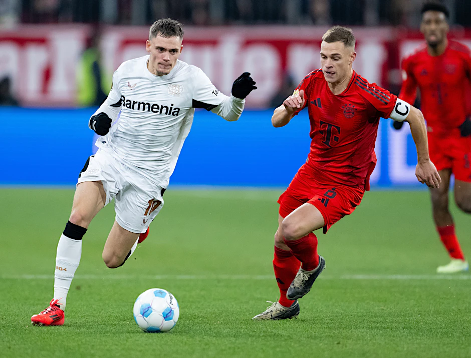 DFB-Pokal-Achtelfinale am 3. Dezember 2024: Leverkusens Florian Wirtz (l) und Bayerns Joshua Kimmich kämpfen um den Ball.