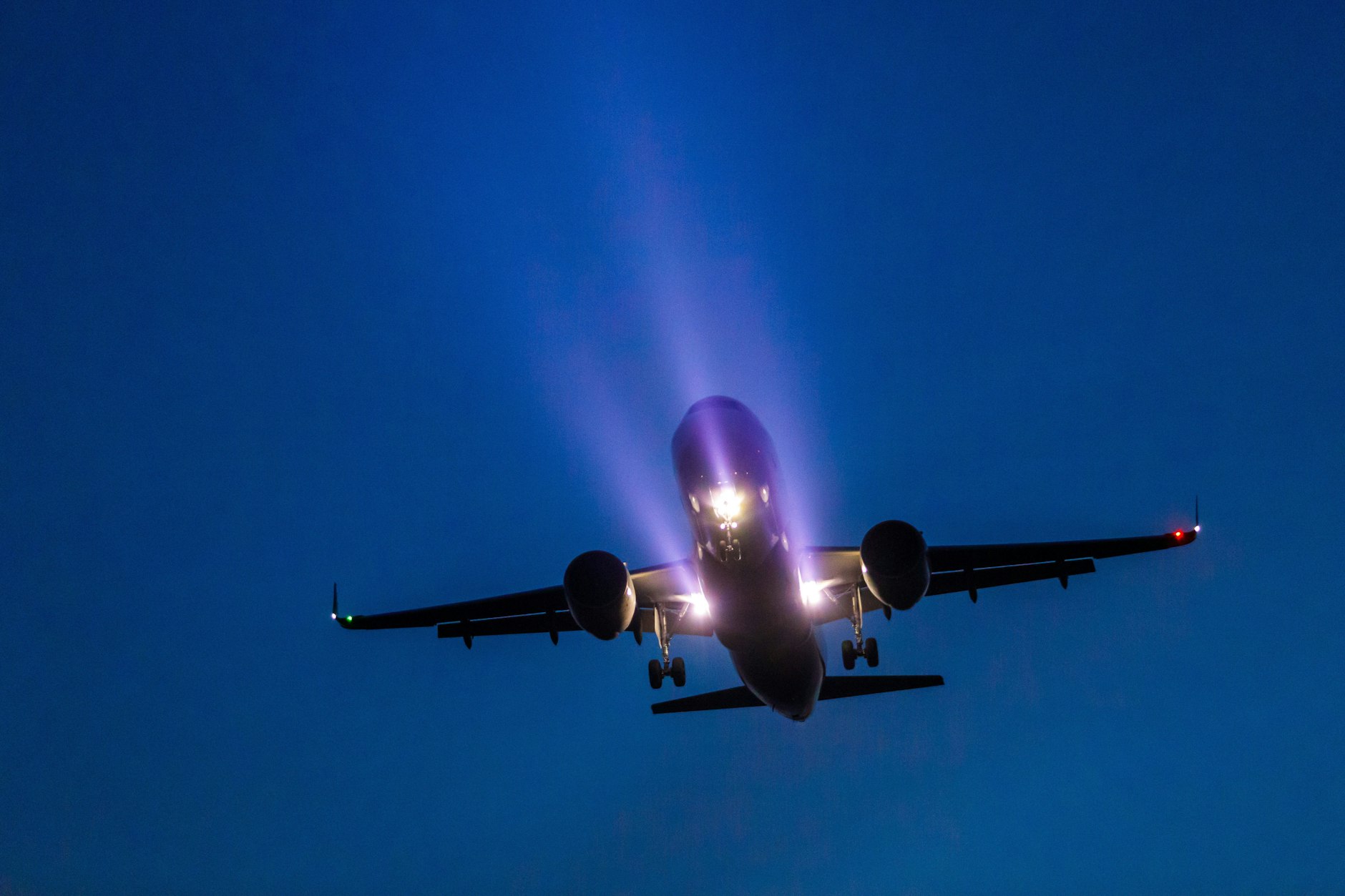 Erst vor wenigen Tagen berichtete der KURIER, dass die Flugsicherung nach Beginn des Nachtflugverbots die Landung eines Ryanair-Fliegers am BER verweigerte. Stattdessen musste der Flieger nach Hannover abdrehen – und das ist kein Einzelfall.
