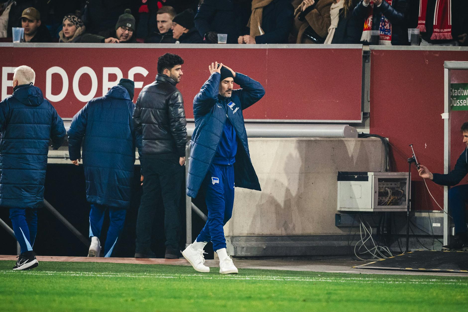 Hertha-Trainer Cristian Fiel kann es nicht fassen. War das 1:2 sein letztes Spiel an der Seitenlinie?