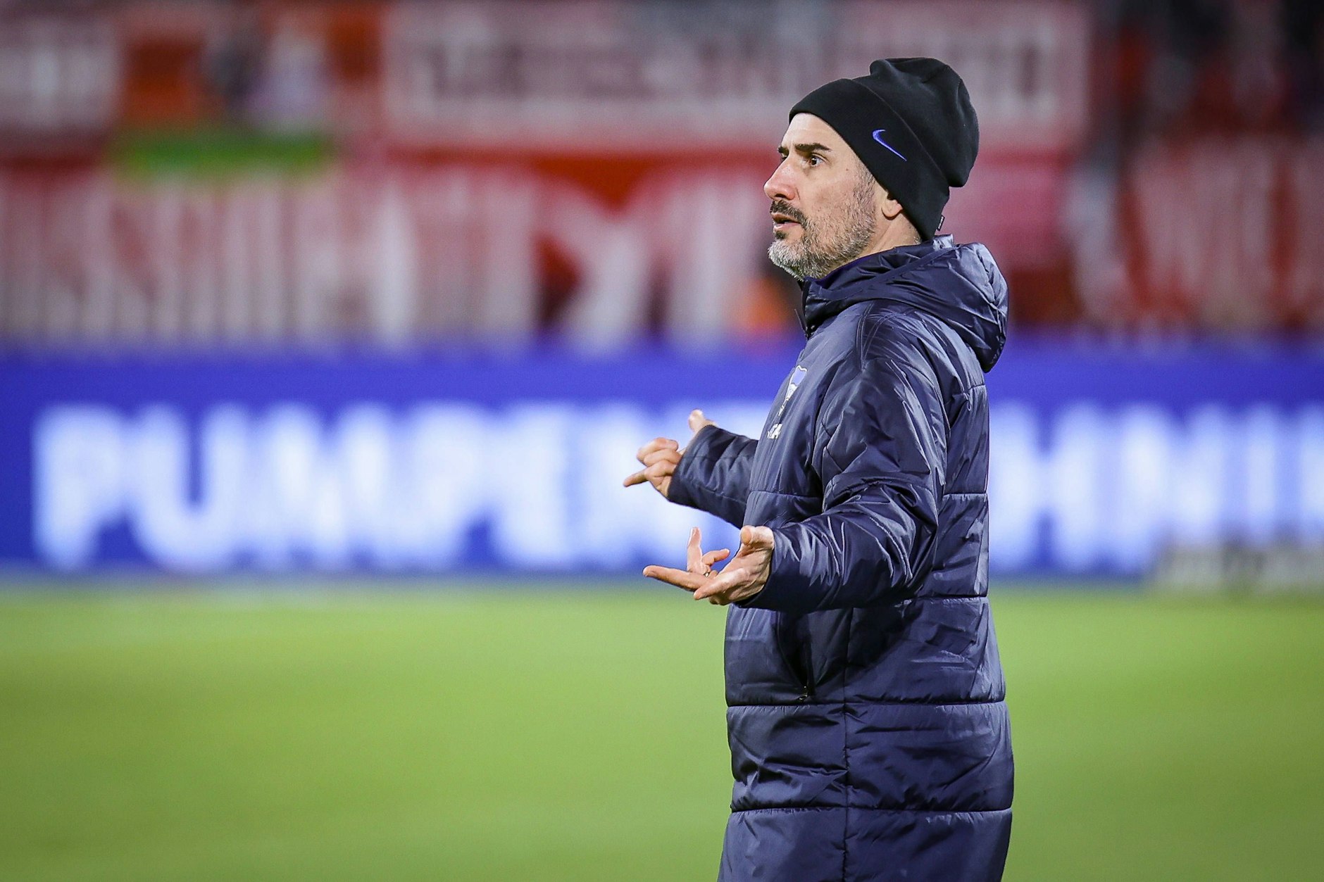 Trainer Cristian Fiel fragt sich selbst, warum es bei Hertha BSC nicht klappt. Das 1:2 in Düsseldorf war wohl sein letztes Spiel.