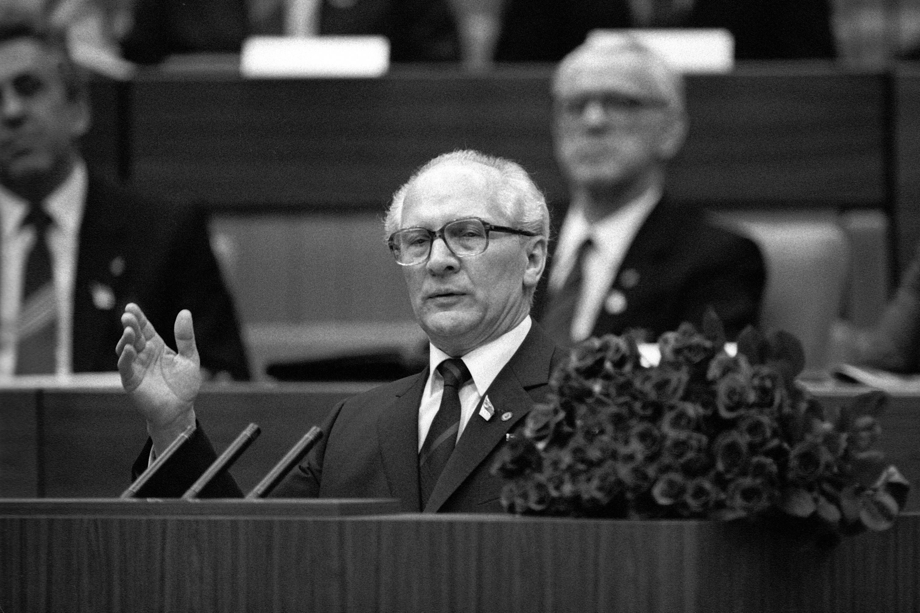 Erich Honecker kommt in die Hölle ... Die besten Witze aus der DDR!