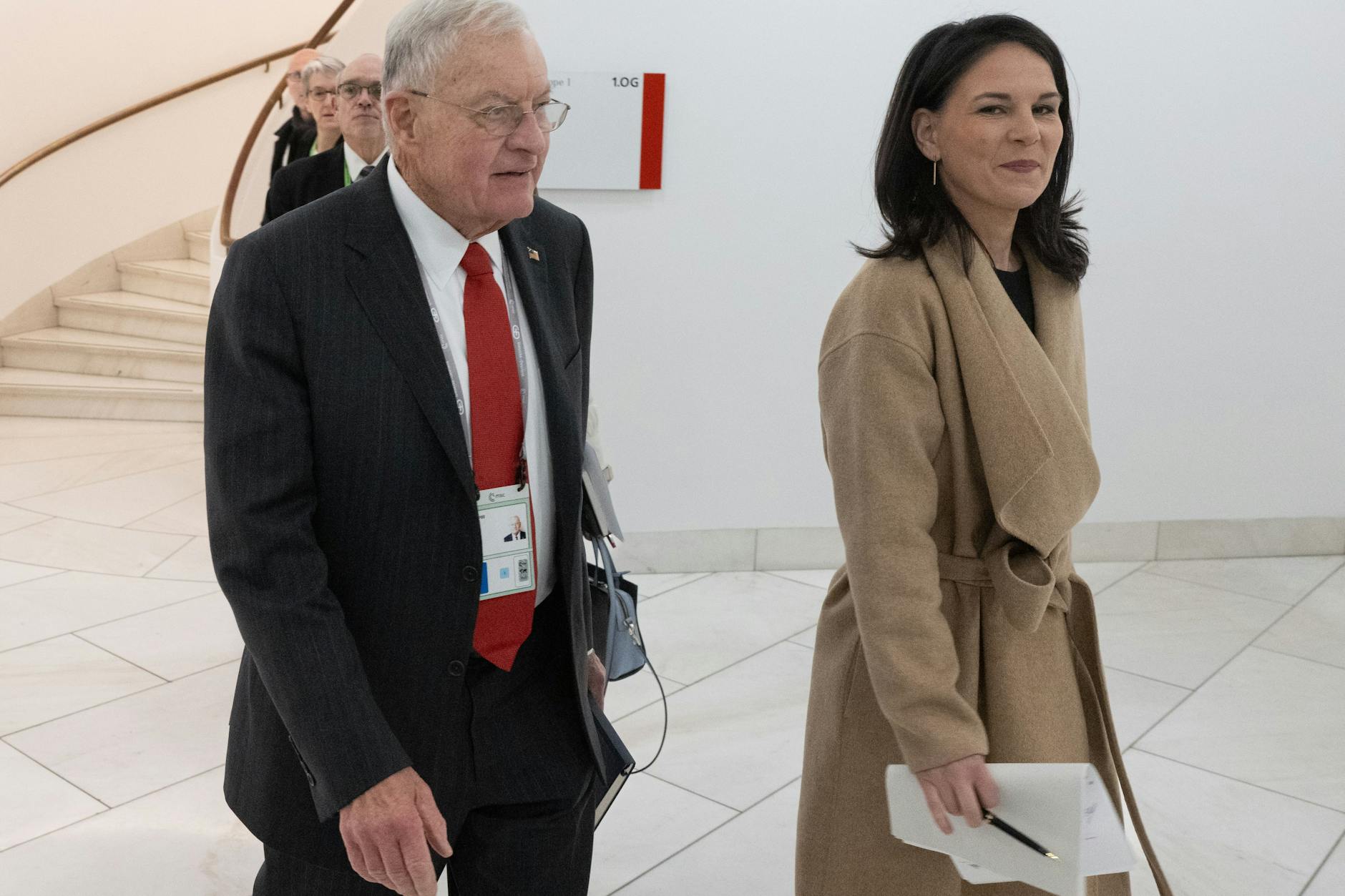 General Keith Kellogg, US-Sondergesandter für die Ukraine, und die deutsche Außenministerin Annalena Baerbock während der 61. Münchner Sicherheitskonferenz.