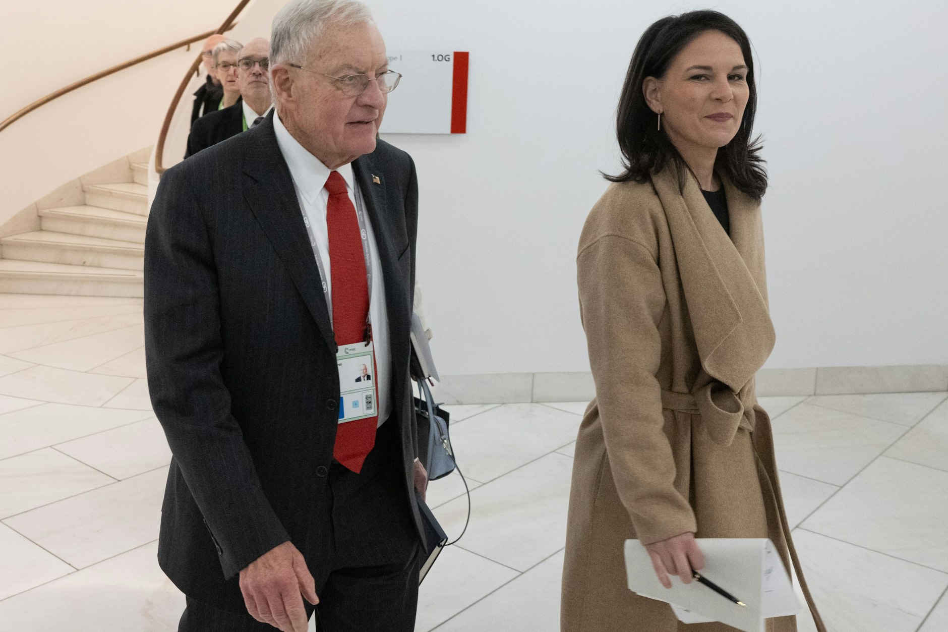 General Keith Kellogg, US-Sondergesandter für die Ukraine, und die deutsche Außenministerin Annalena Baerbock während der 61. Münchner Sicherheitskonferenz.