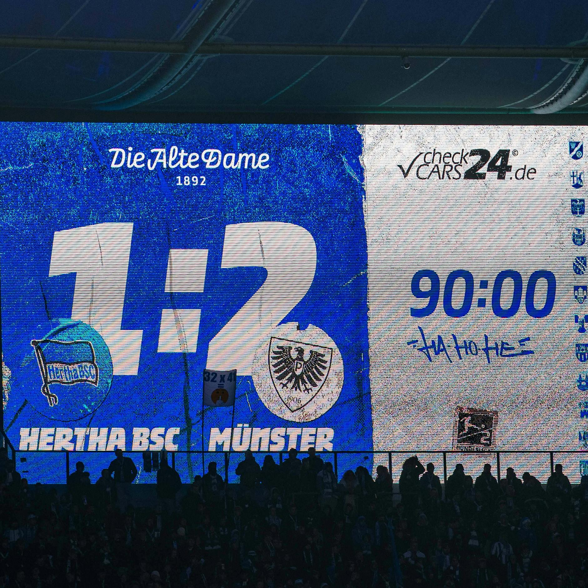 Der Anfang vom Ende für Cristian Fiel: Im Dezember blamierte sich Hertha gegen Aufsteiger Preußen Münster. Das Heimspiel verloren die Blau-Weißen mit 1:2.
